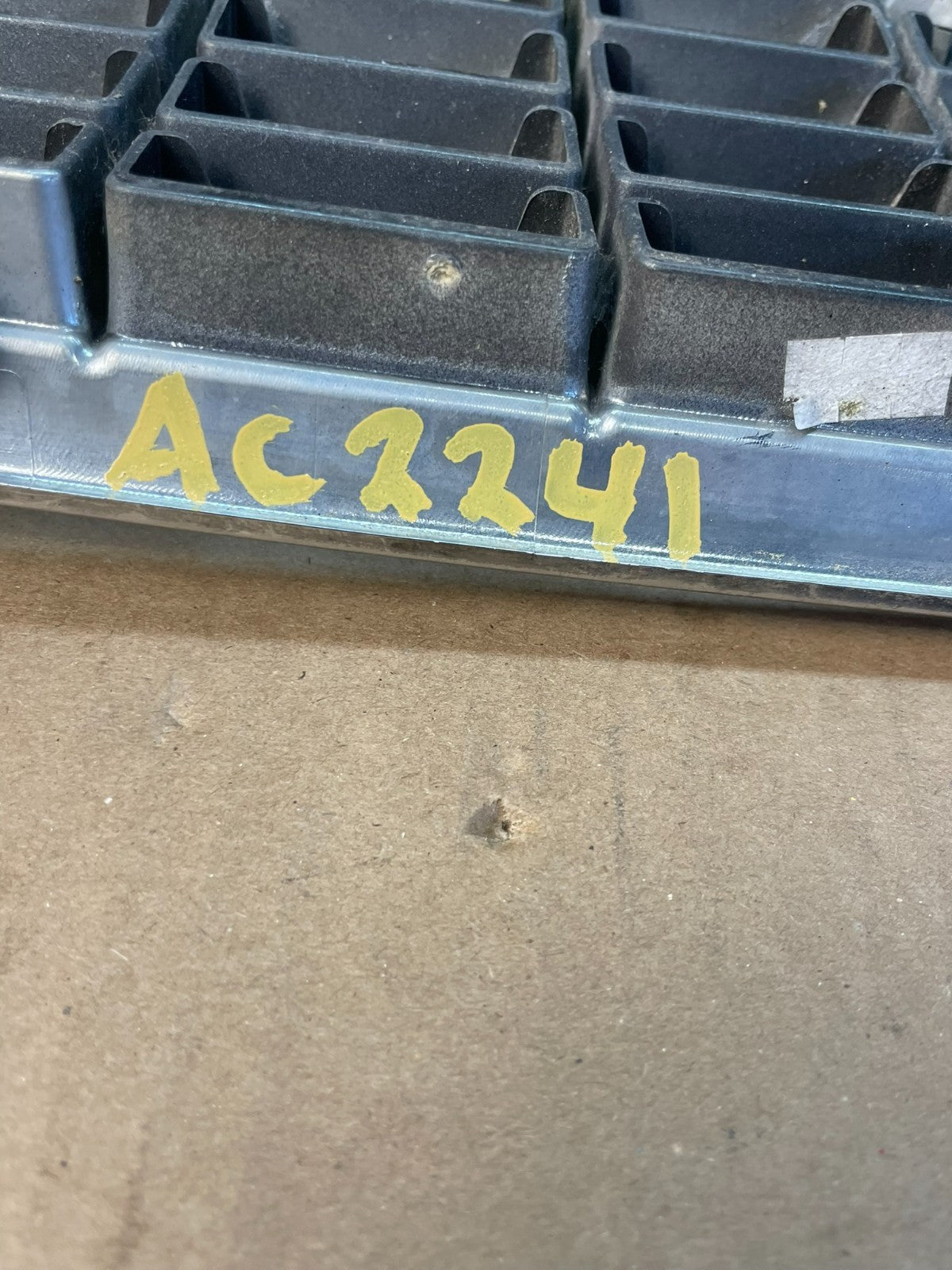 2005 2006 2007 Volvo S40 Front Upper Grille Grill 08620116 OEM AC2241 DG5
