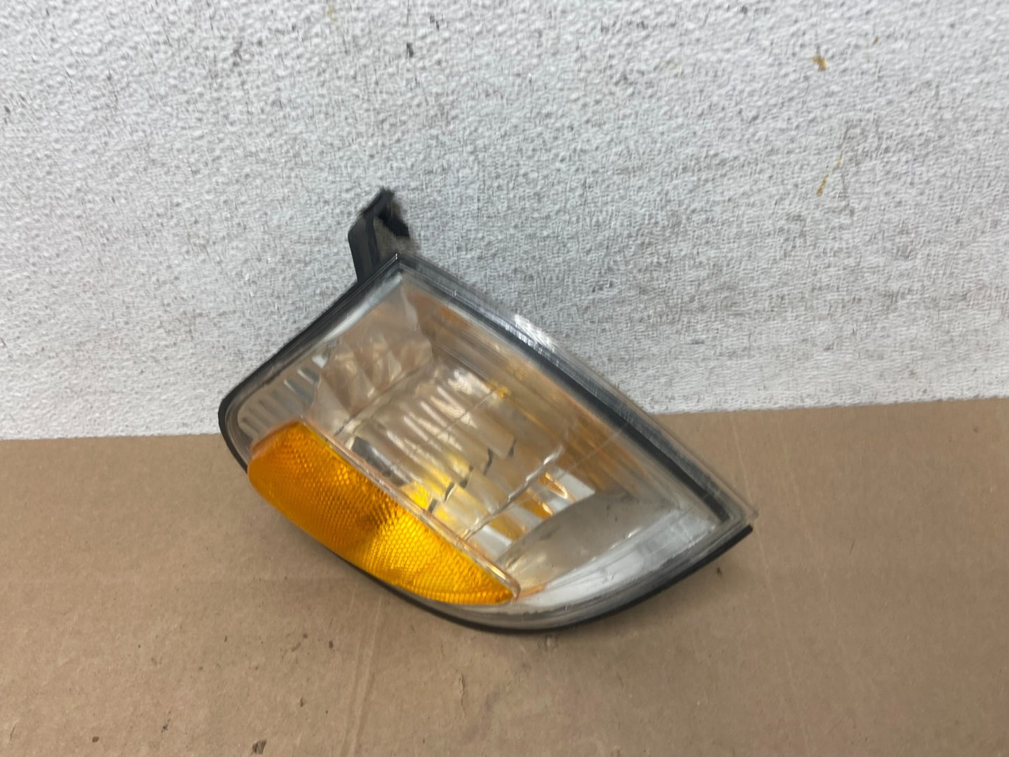 2005 to 2006 Toyota Tundra Right Passenger RH Side Turn Signal Light ae5971 DG1