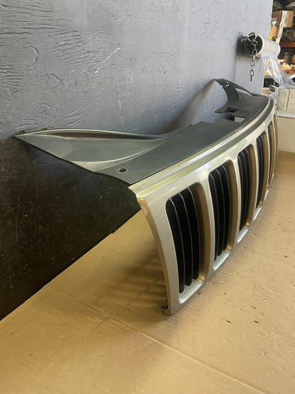 2005 2006 2007 Jeep Grand Cherokee Front Upper Grill Grille AD5713 DW2