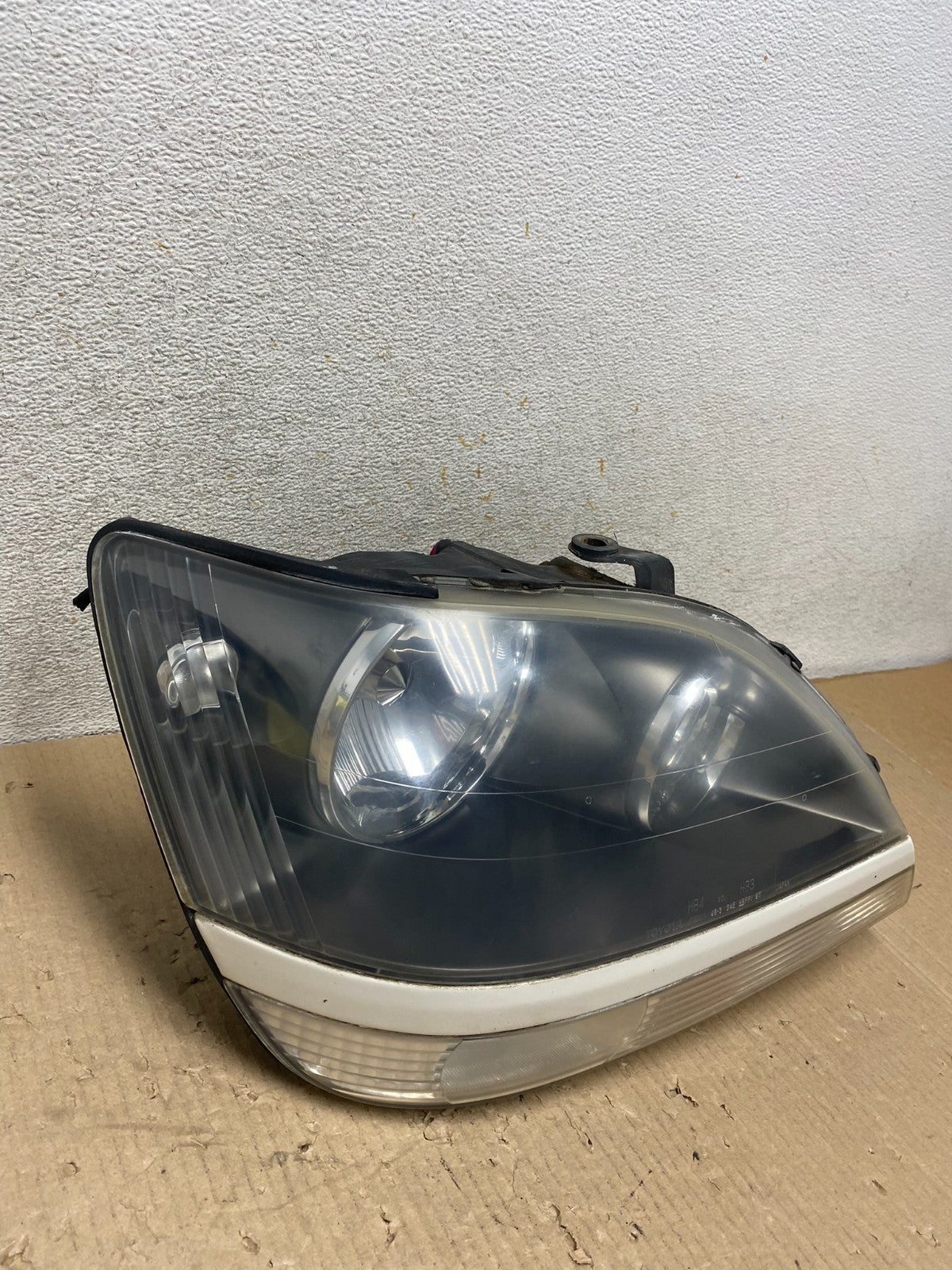 1999 to 2003 Lexus RX300 Right Passenger Headlight Halogen AI9657 LK2