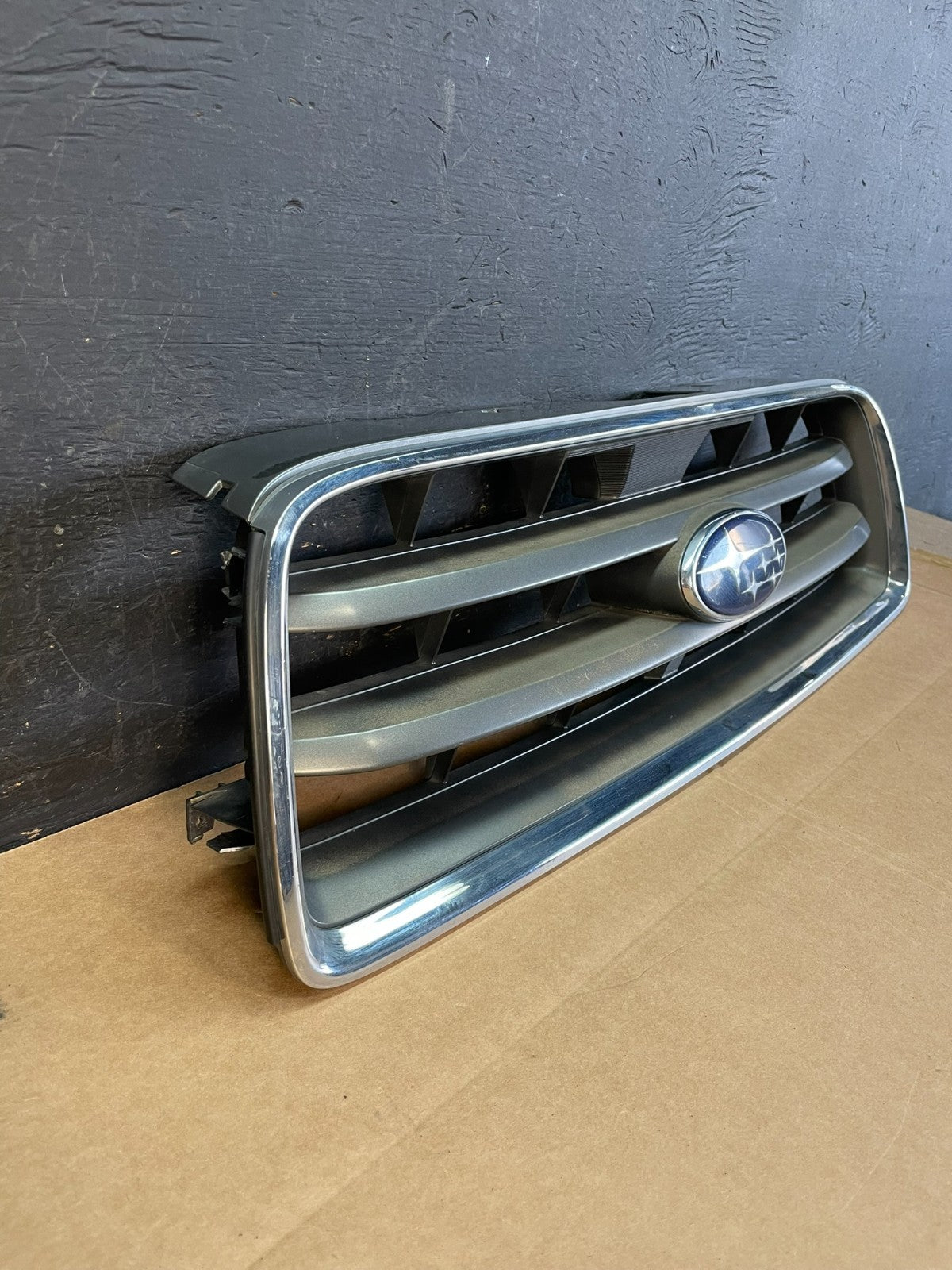 2003 to 2005 Subaru Forester Front Upper Grill Grille AE0833 DG2