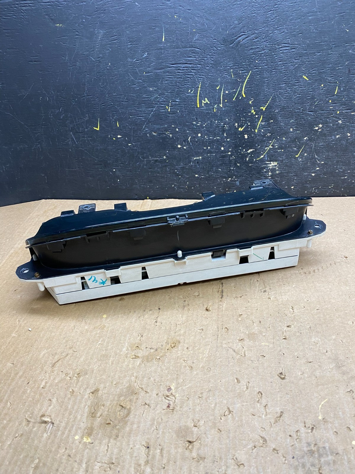 2003 to 2006  Lincoln Navigator Speedometer Gauge Cluster Z4300 DG4