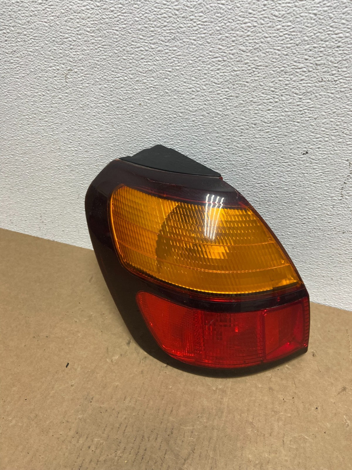 2001 to 2004 Subaru Legacy Outback Left Driver LH Tail Light AC1140 DW0