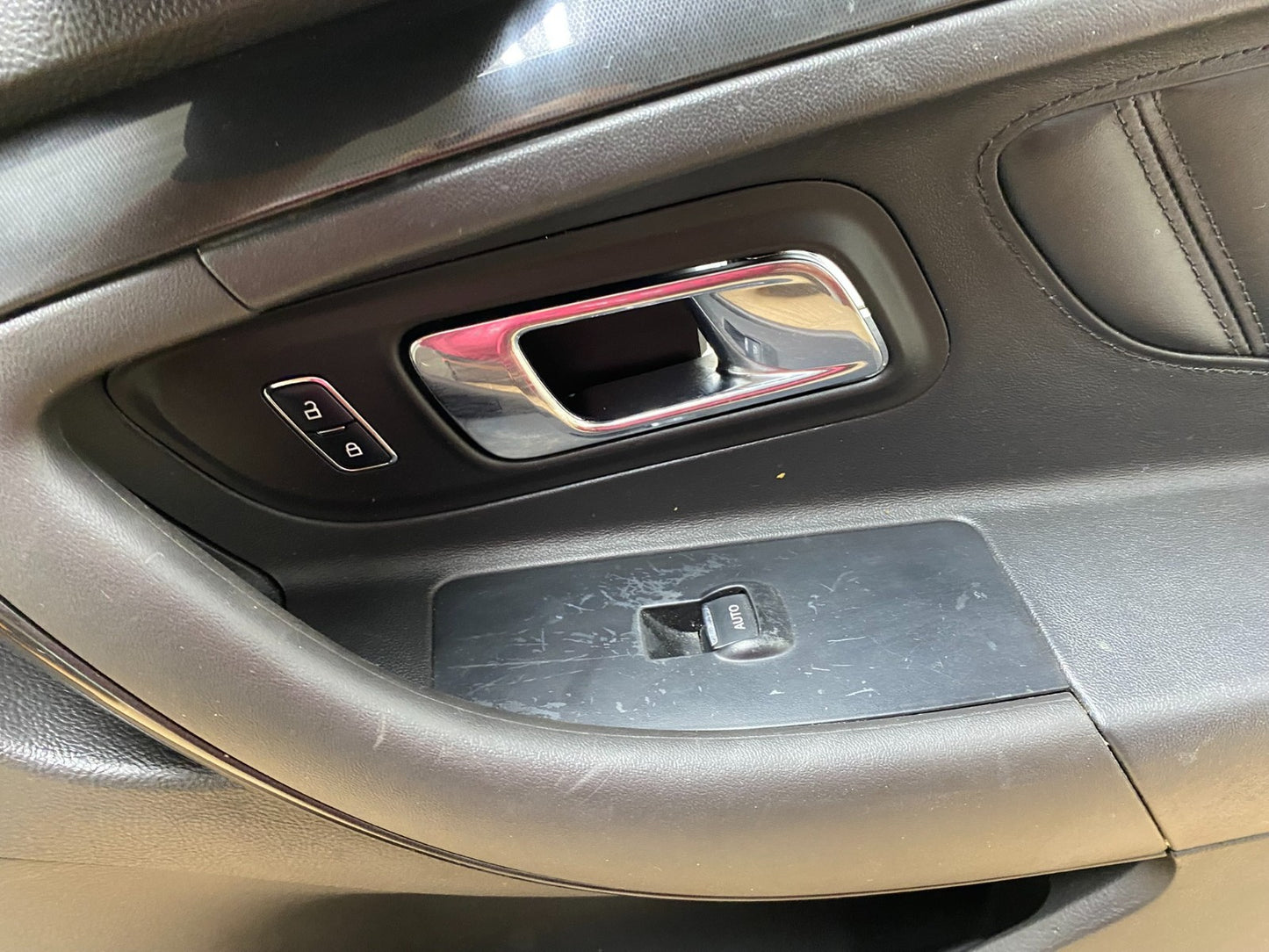2013 - 2019 Ford Taurus Front Right Passenger Side Door Trim Panel AD7866 DW3