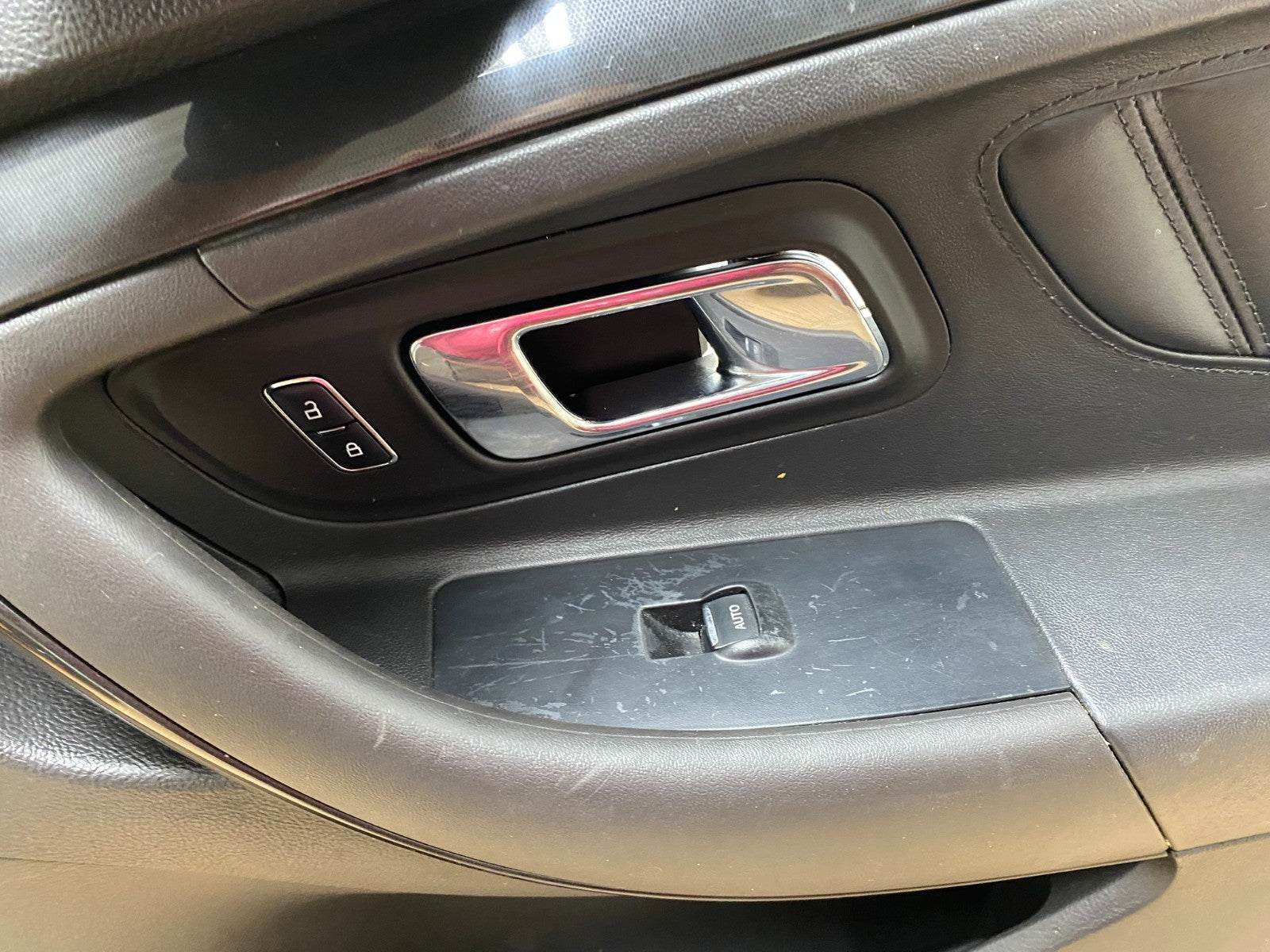 2013 - 2019 Ford Taurus Front Right Passenger Side Door Trim Panel AD7866 DW3