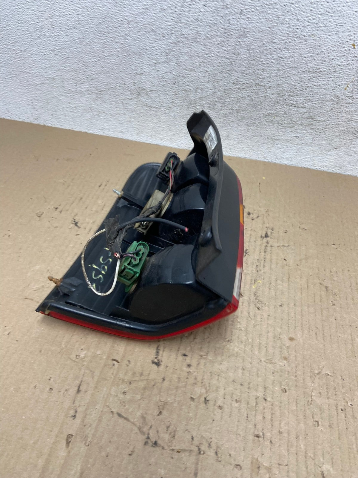 2001 to 2007 Ford Escape Right Passenger RH Side Tail Light AF5952 LK5