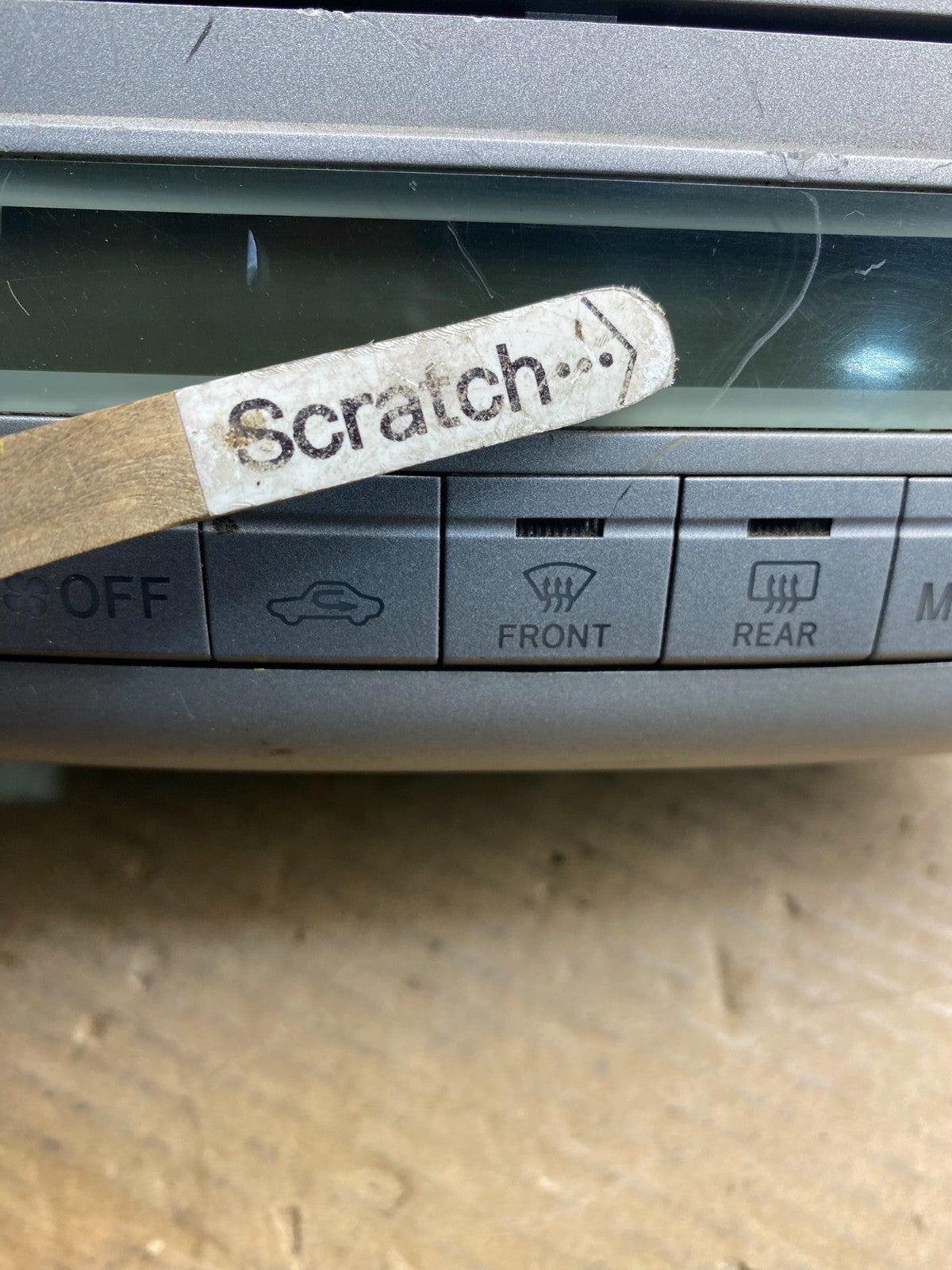 2004 2005 2006 Toyota Solara Am Fm Cd Player Radio Climate Control AG1893 DG2