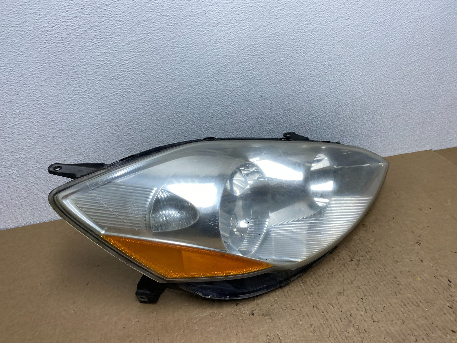 2006 to 2010 Toyota Sienna Right Passenger Rh Side Headlight Halogen AC1589 DW2