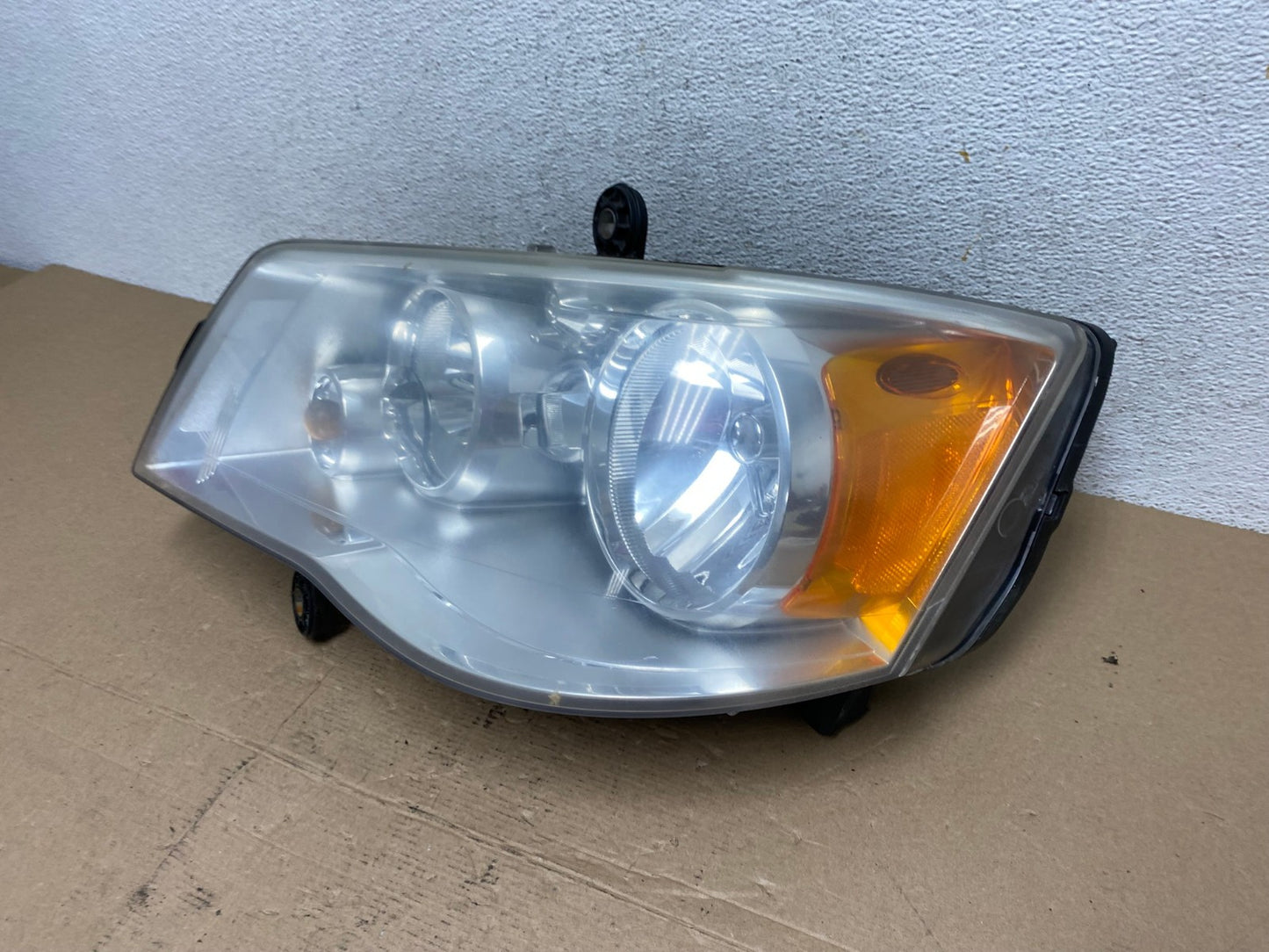 2008 to 2016 Chrysler Town and Country Left Driver Lh Side Headlight AF4482 LK1