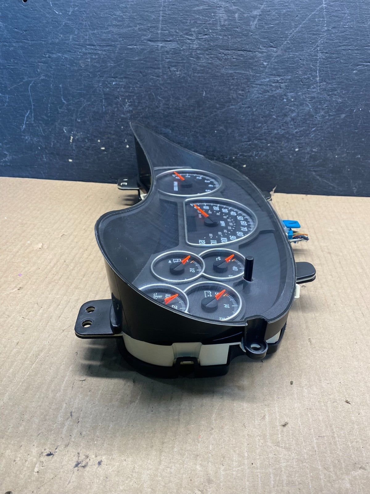 2002 - 2005 GMC Envoy Speedometer Cluster Gauge AG3951 DW2