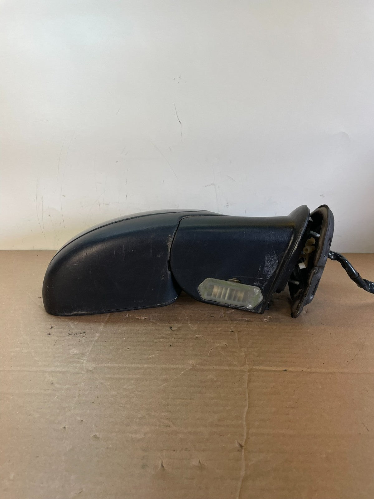 2003-2006 Chevrolet Tahoe Suburban Right Passenger Turn Door Mirror AG7897 DW3