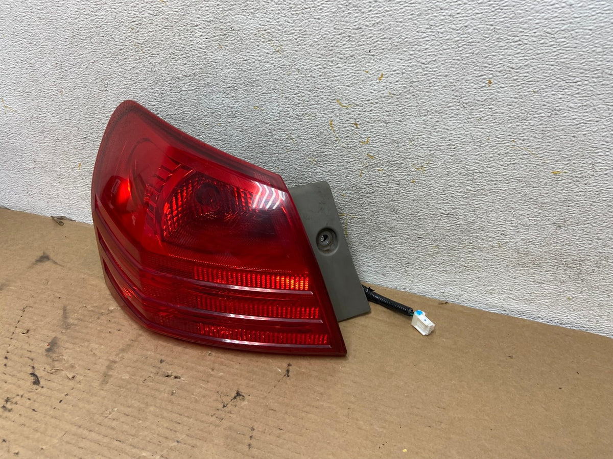 2008 to 2015 Nissan Rogue Left Driver LH Side Tail Light AH4285 LK2
