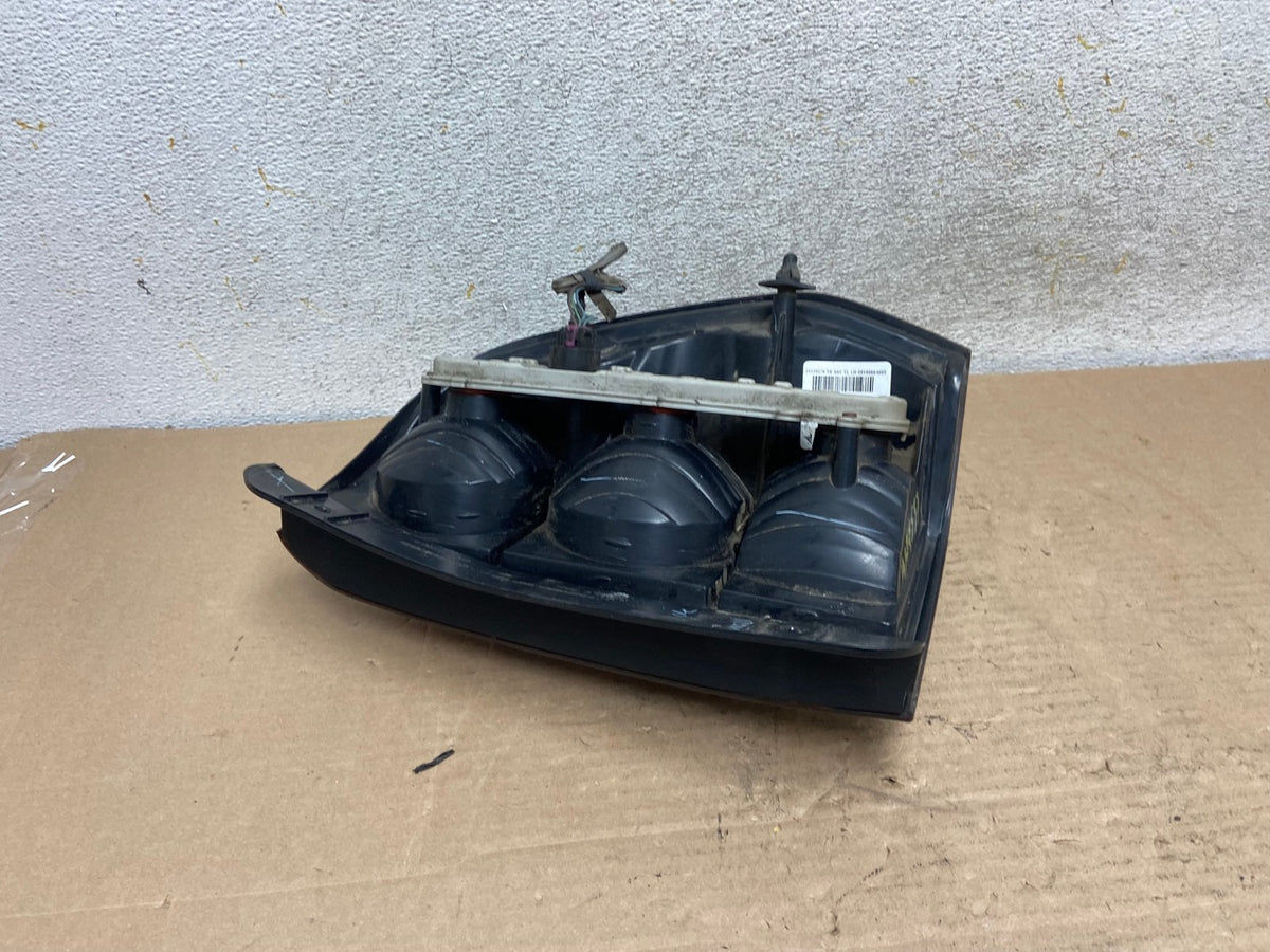 2002 to 2009 Chevrolet Trailblazer Left Driver LH Side Tail Light AH9537 LK4