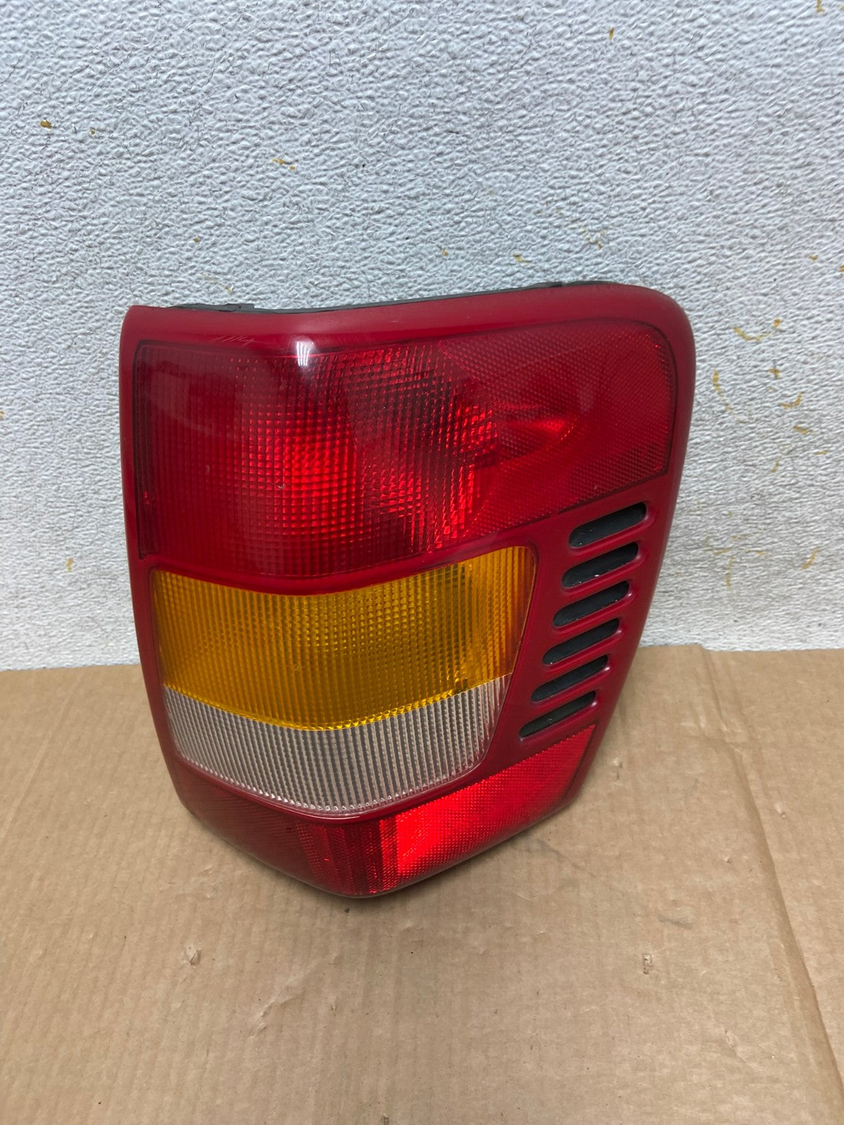 1999-2004 Jeep Grand Cherokee WJ Right Passenger Rh Tail Light AI5712 LK0