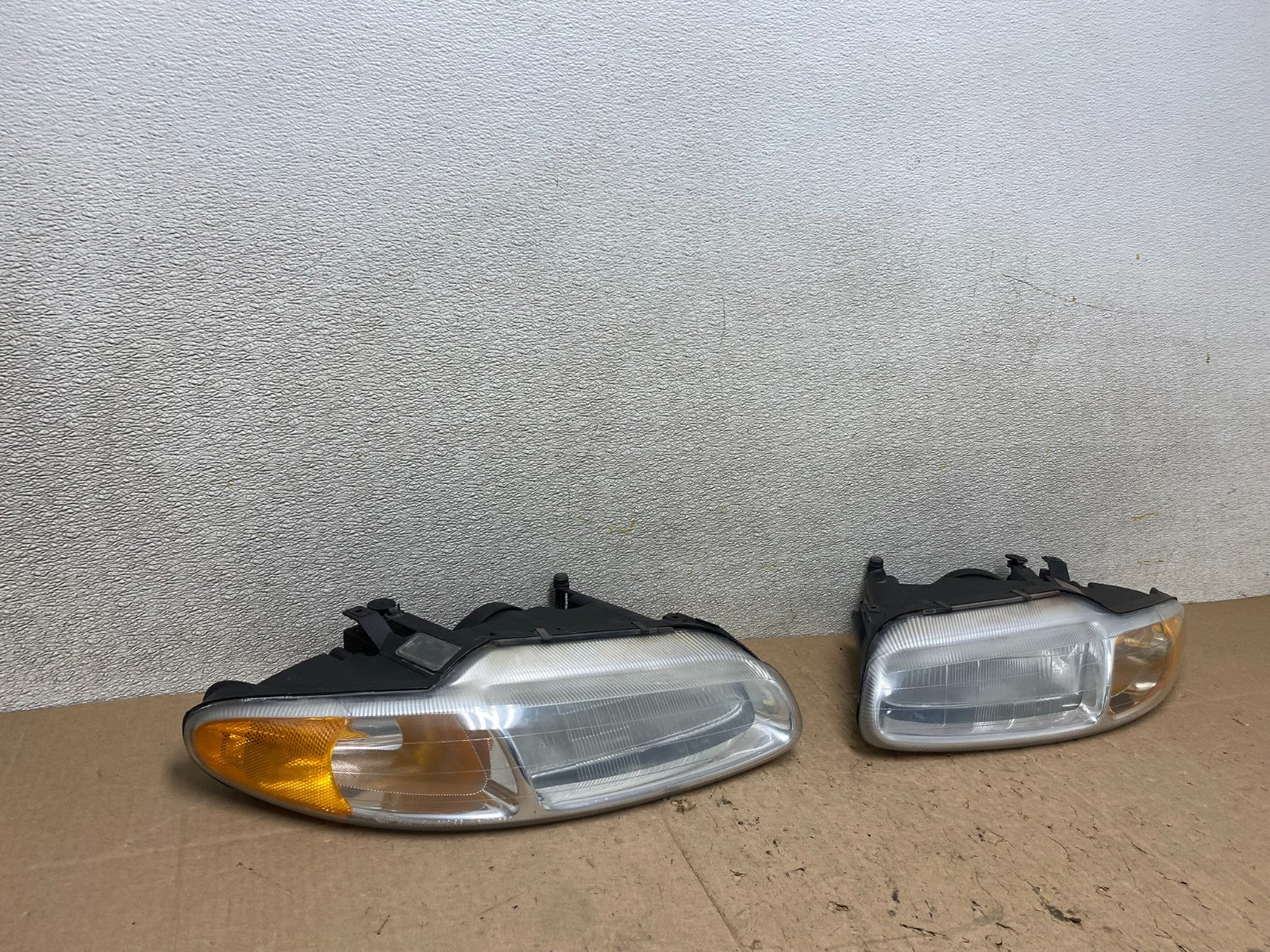 1996-2000 Chrysler Sebring Left+Right Side Halogen Headlights OEM W1122 DW2