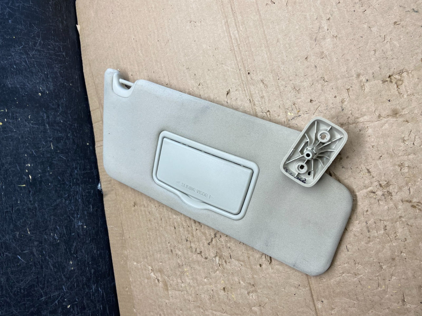 2011-2015 Ford Explorer Front Right Passenger Side Sun Visor Sunvisor AF23661