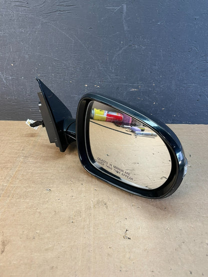 2016 to 2020 Kia Sorento Right Passenger Door Mirror Turn Signal AE8569 DW2