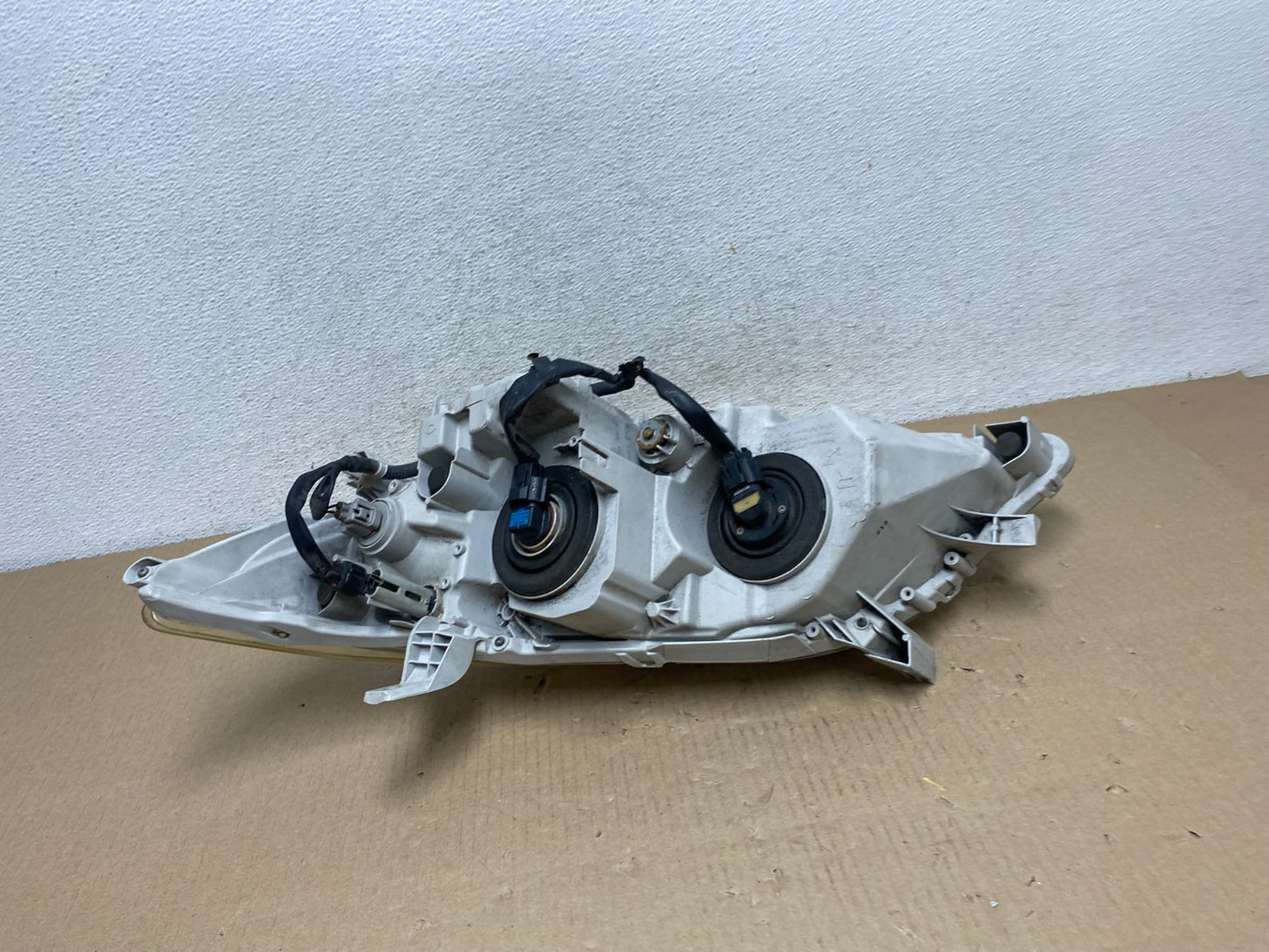 2010 - 2011 Toyota Camry Right Passenger RH Halogen Headlight AG5879 DW5