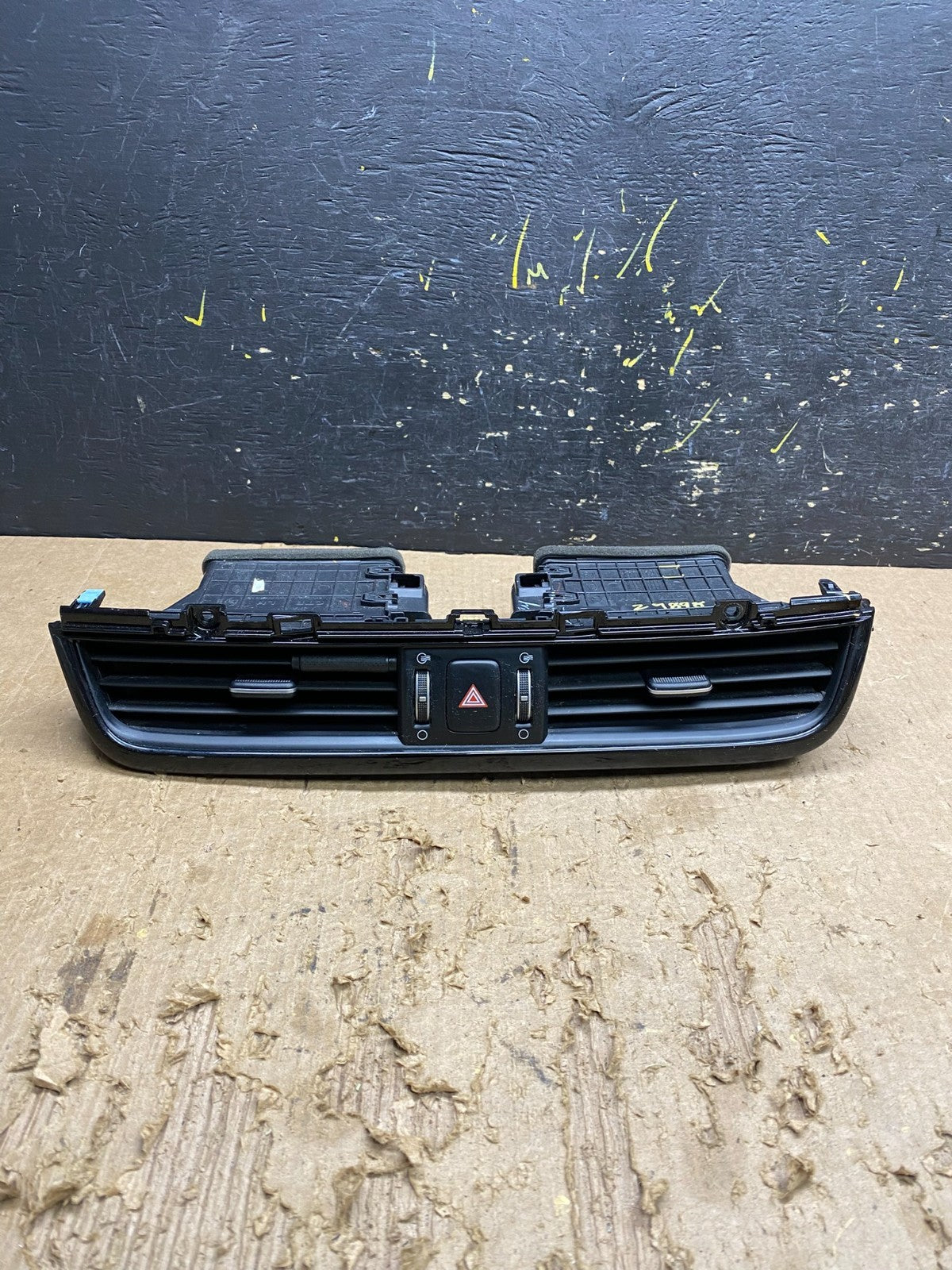 2016 to 2020 Kia Optima Front  Dash Center Air Vent Trim OEM Z9898 DG0