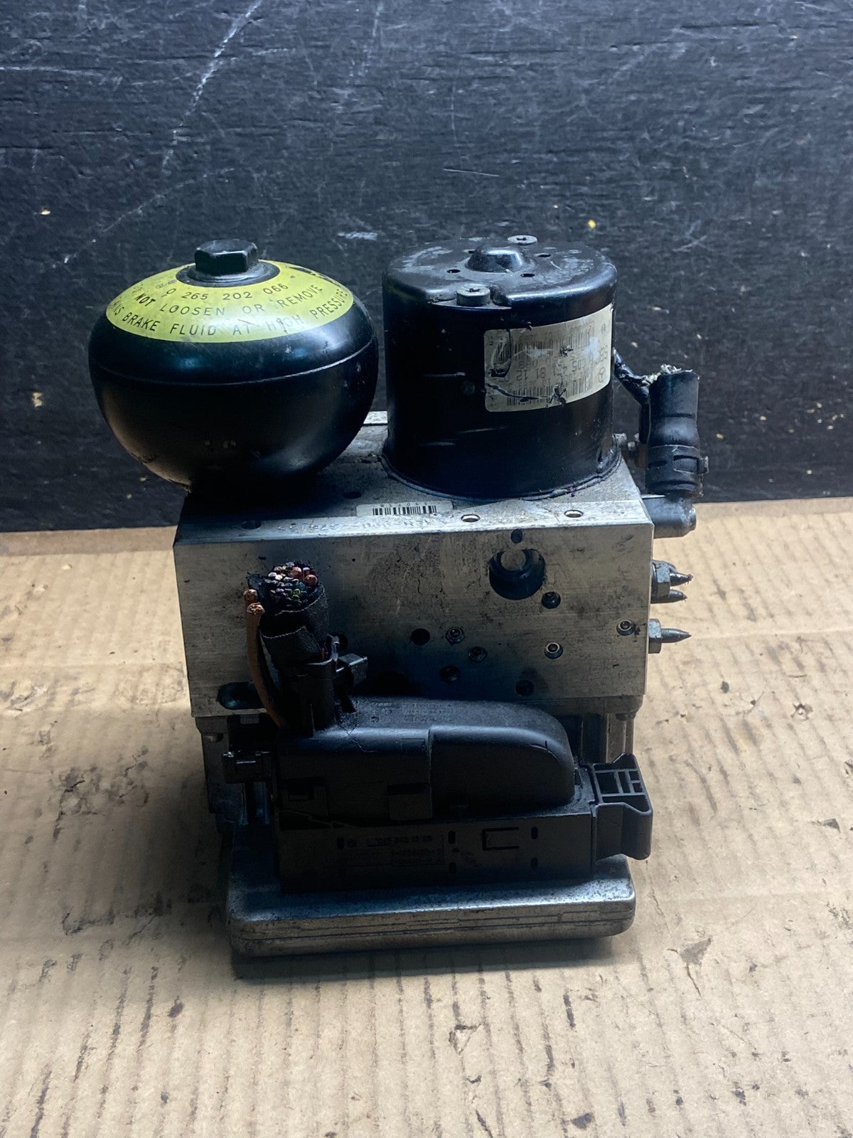 2003-2006 Mercedes R230 SL500 E550 ABS Anti Lock Brake Pump Module y4299 DG0