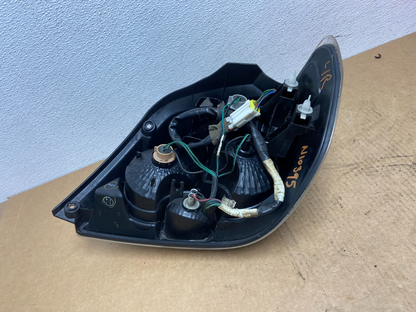 2005 to 2006 Mitsubishi Outlander Left Driver Side Tail Light AC29057