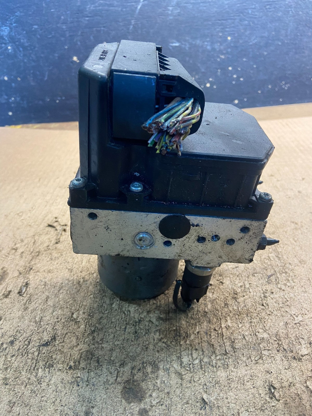 2001 2002 2003 BMW 325i 330i ABS Anti Lock Brake Pump 3451 6762113 z8937 DG4