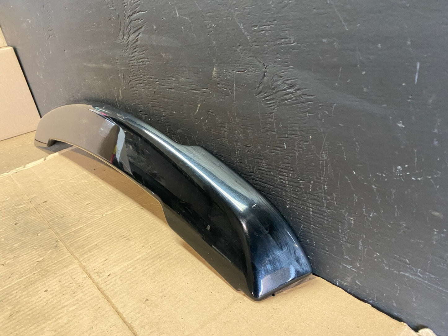 2008 to 2014 Land Rover LR2 Rear Trunk Tail Light Lift Gate Spoiler D9290 DG11