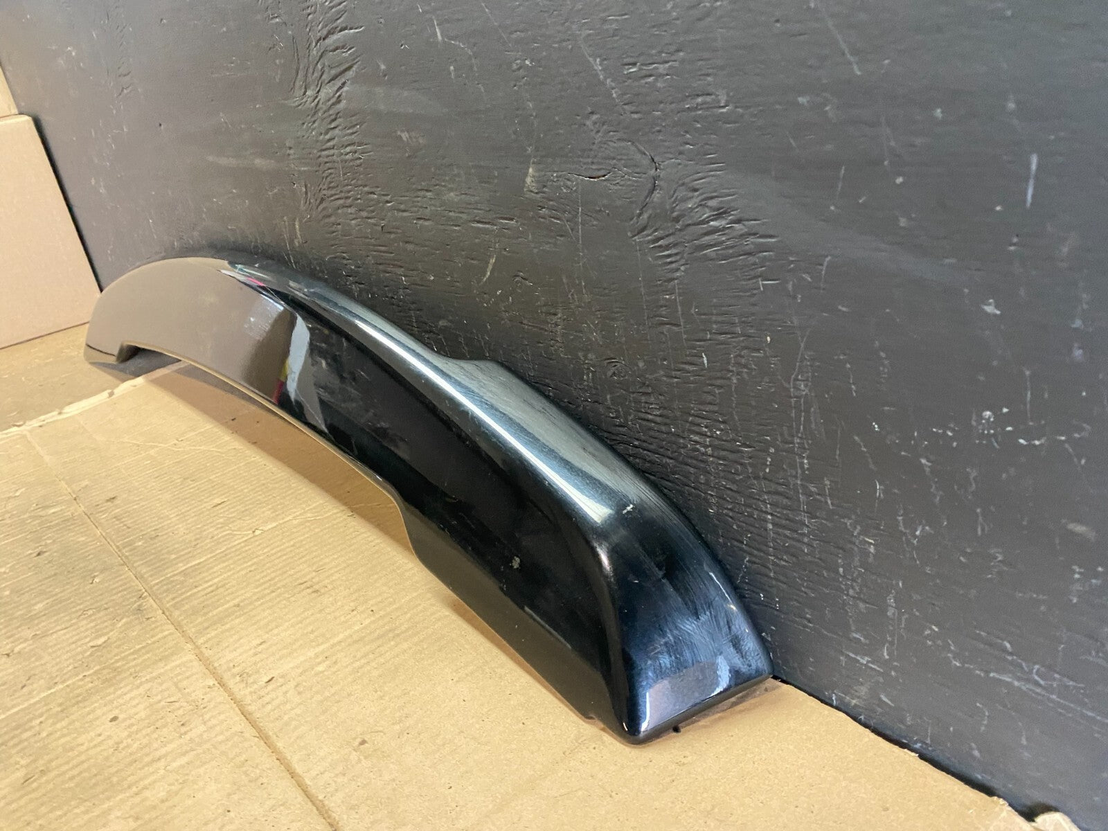 2008 to 2014 Land Rover LR2 Rear Trunk Tail Light Lift Gate Spoiler D9290 DG11