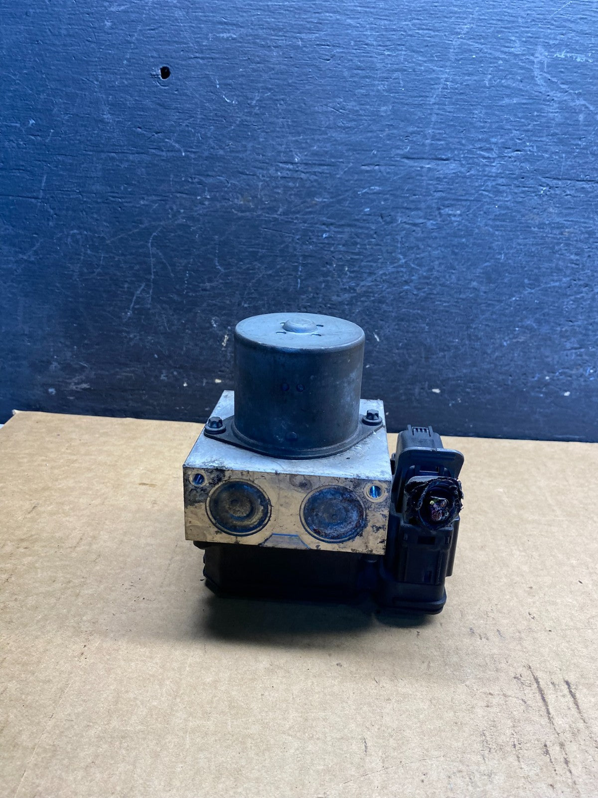2014 2015 Ford E350 E450 Van ABS Anti Lock Brake Pump Module AH7225 DG4