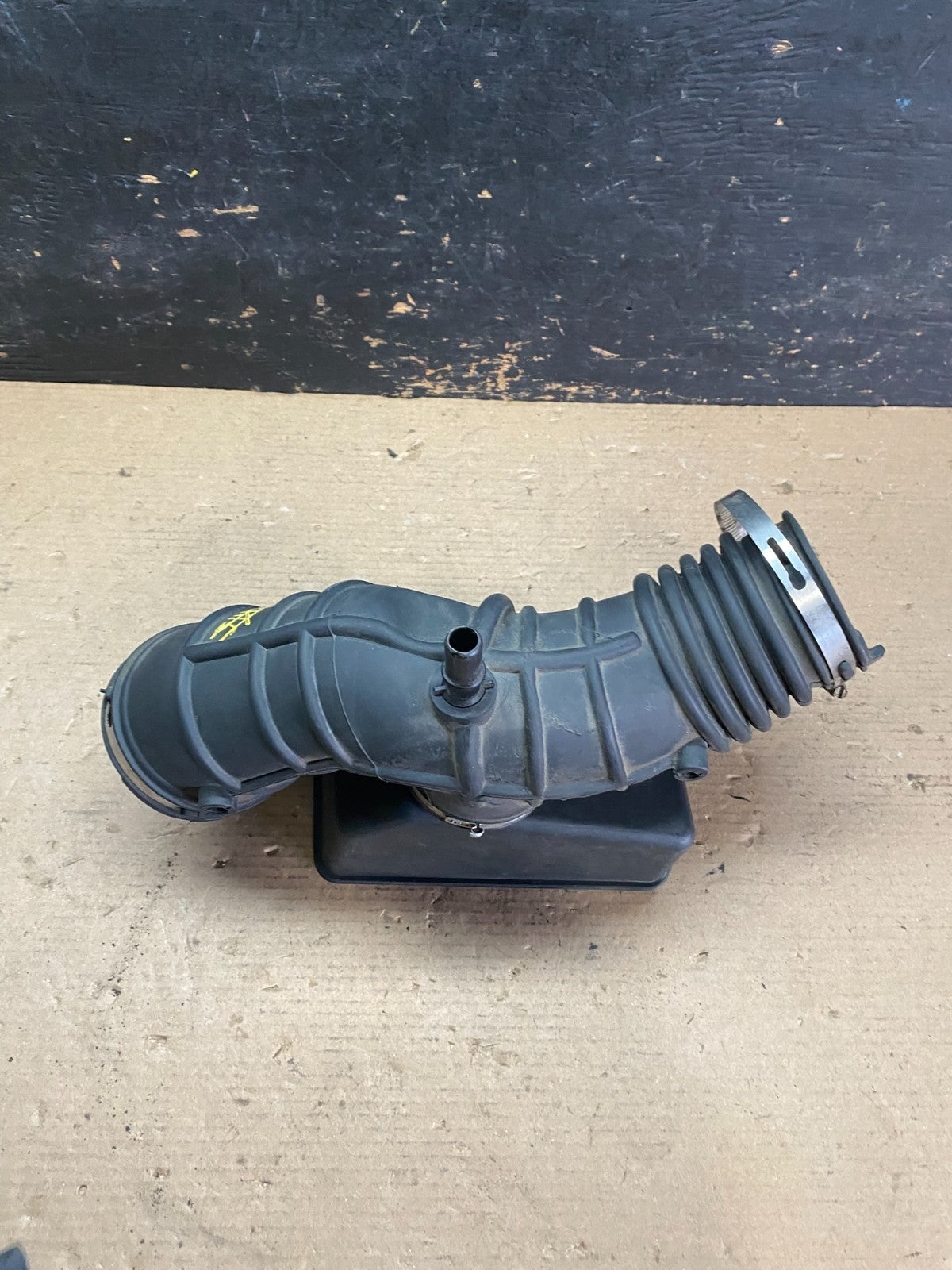 2009-2012 Ford Flex Taurus Lincoln Mks Air Hose  Duct Tube OEM S1429 DG15