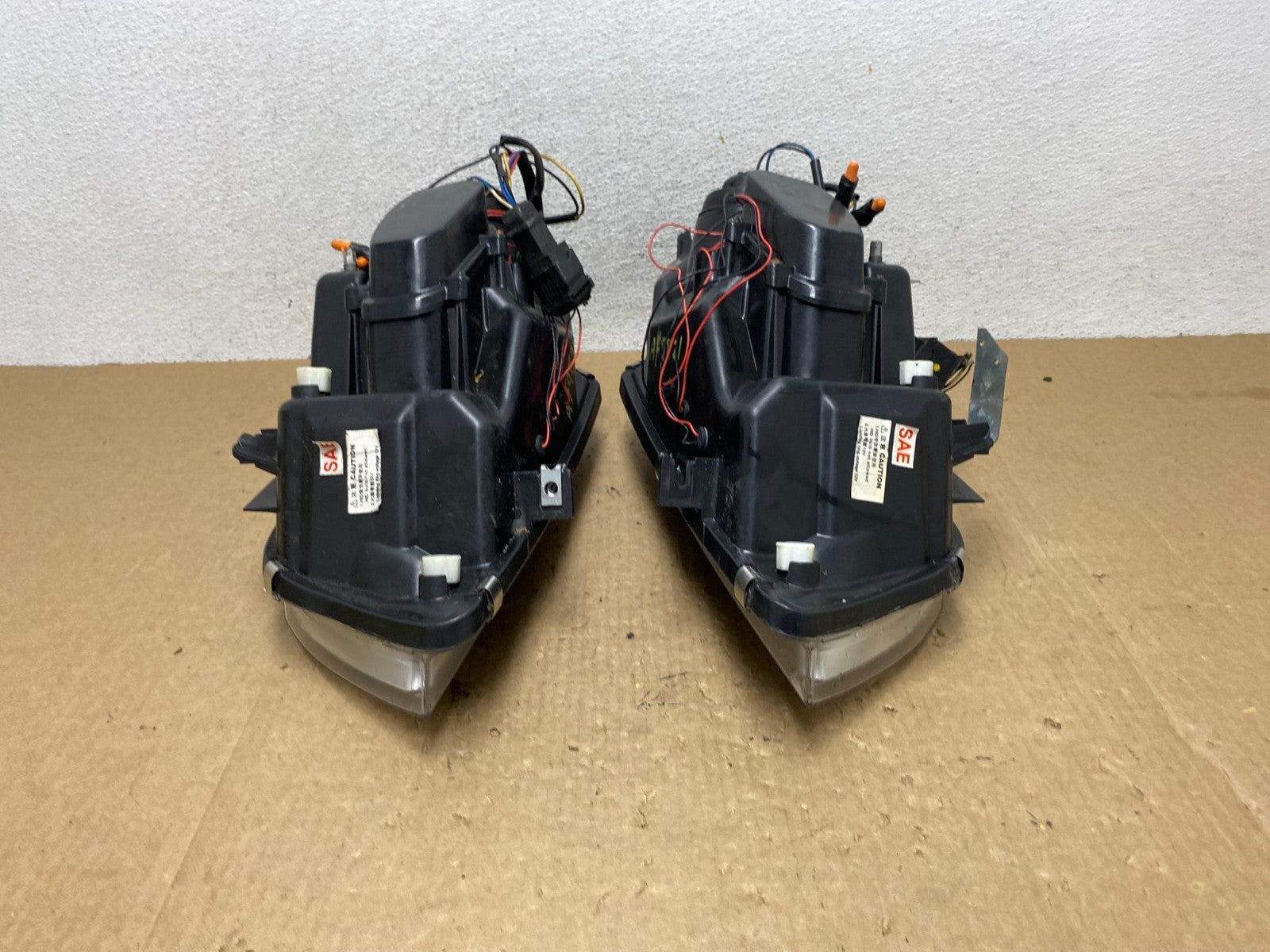 2006 to 2008 BMW 3-Series Sedan E90 Left+Right Set Side LED Headlights AF9821 DG13