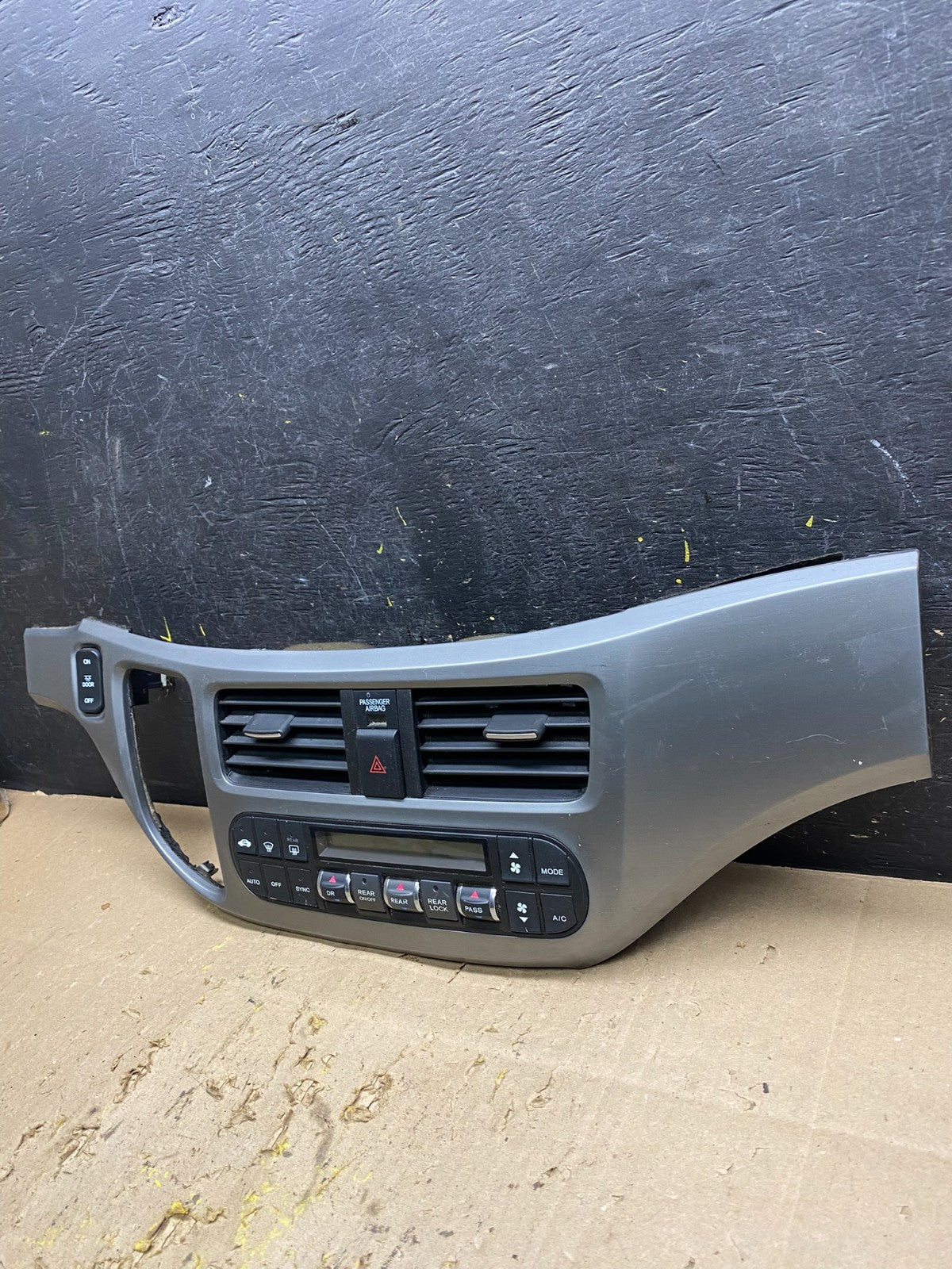 2005 to 2010 Honda Odyssey  Radio Climate Control Dash Trim Bezel u5780 DG2