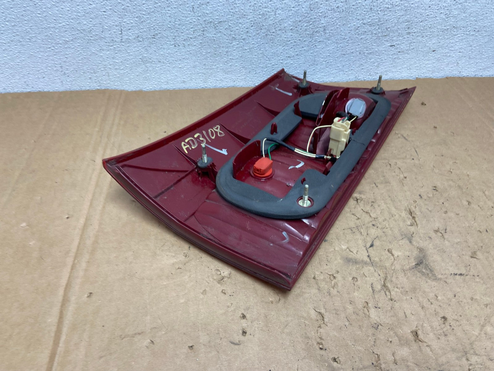 2004-2005 Toyota Sienna Right Passenger RH Side Inner Tail Light AD3108 LK7