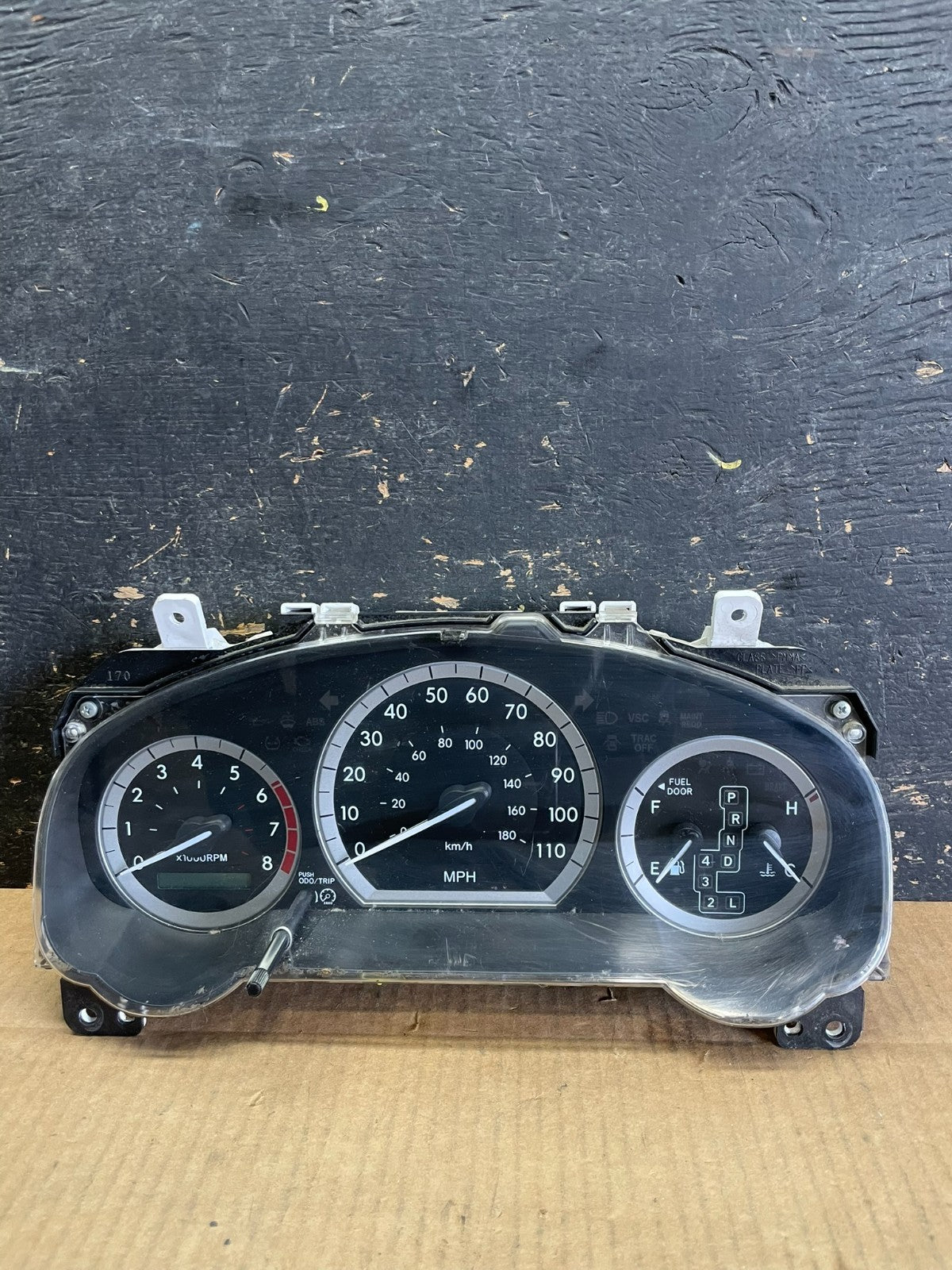 2006  Toyota Sienna Speedometer Cluster Gauge AA9288 DG0