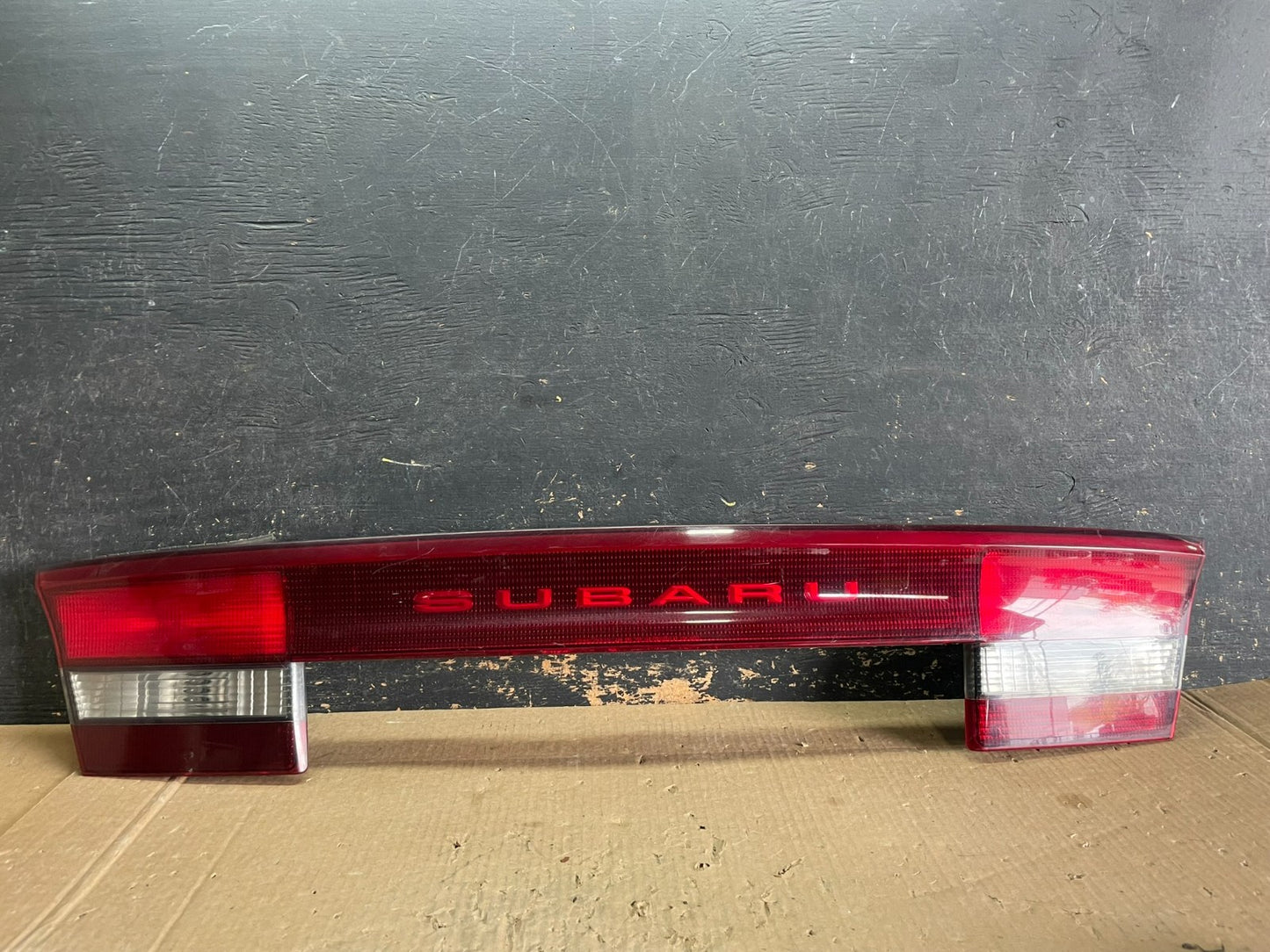 2000 to 2004 Subaru Legacy 4dr Sedan Trunk Center Tail Light Panel OEM ab3136 DG0