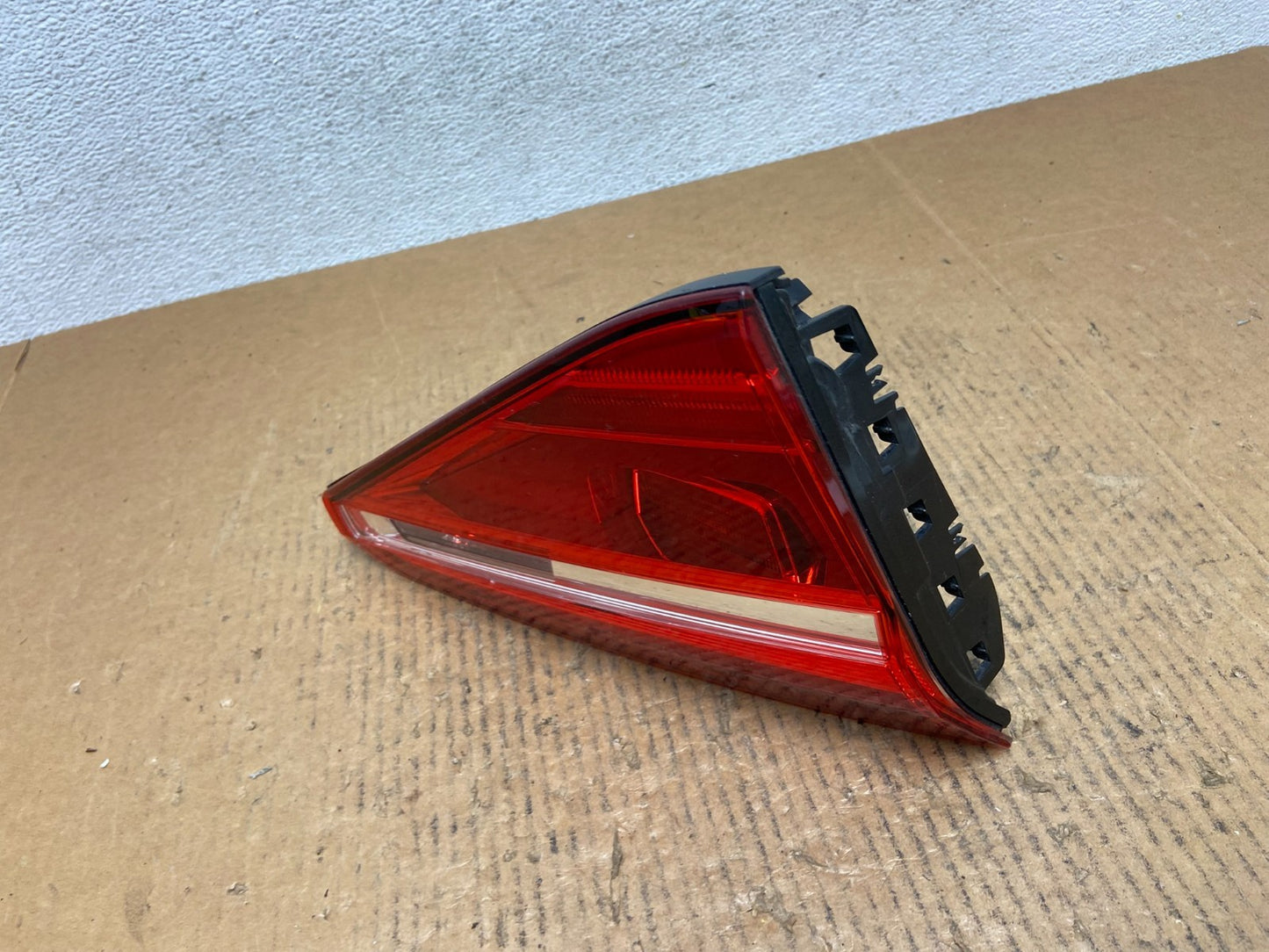 2016-2019 Volkswagen Passat Left Driver Side Inner Tail Light AE1268 PS1