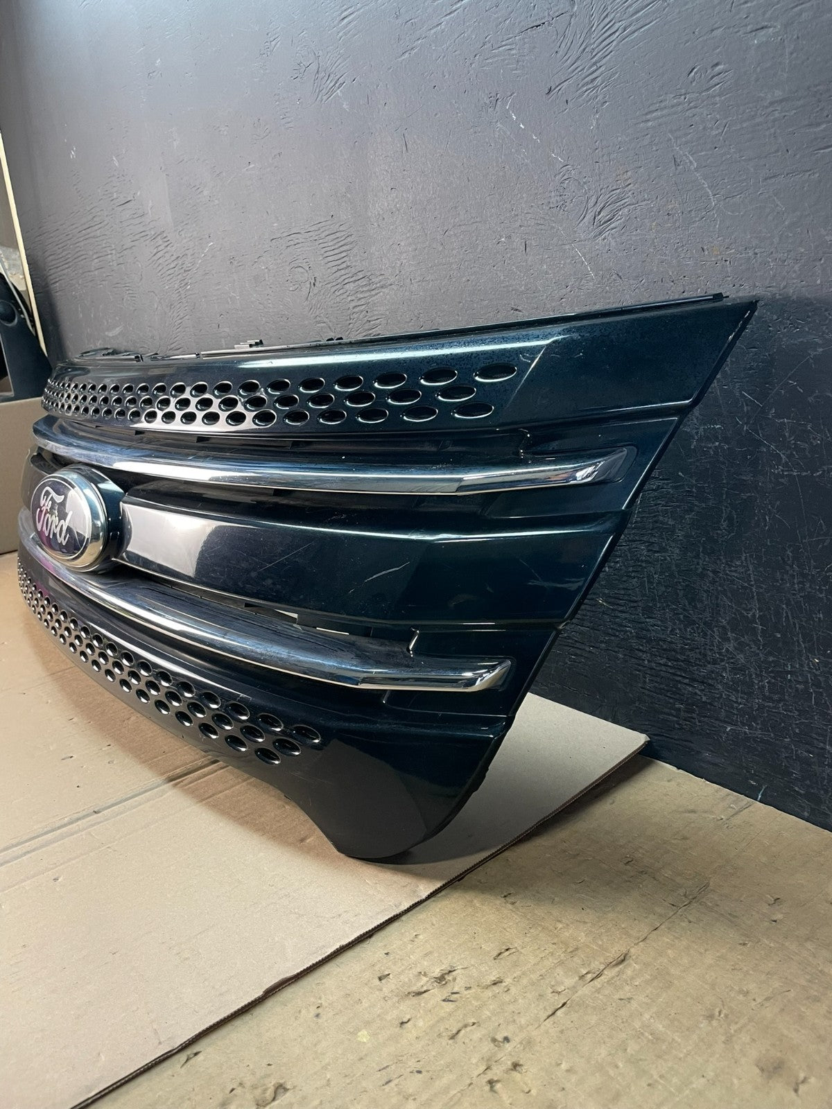 2011 to 2015 Ford Explorer Upper Front Grill Grille AD8382 DG1
