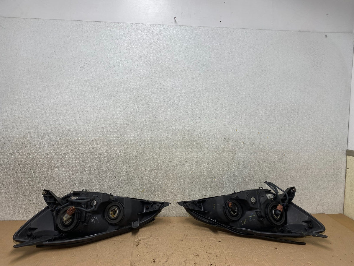 2004 2005 Toyota Sienna Left+Right Set Side Halogen Headlights W2925 DW10