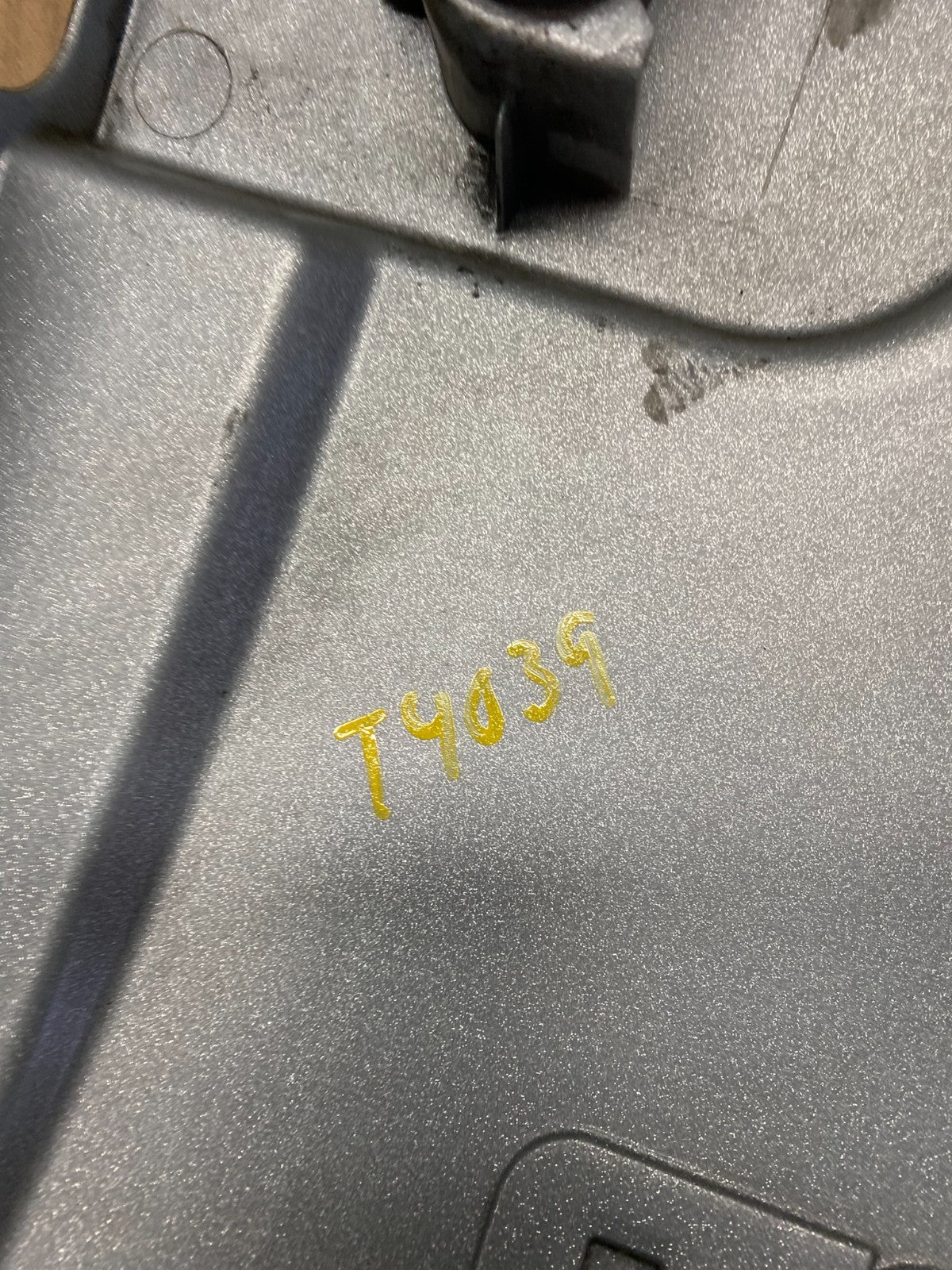 2005 to 2008 Ford Escape Hybrid Engine Motor Cover T4039 DG9