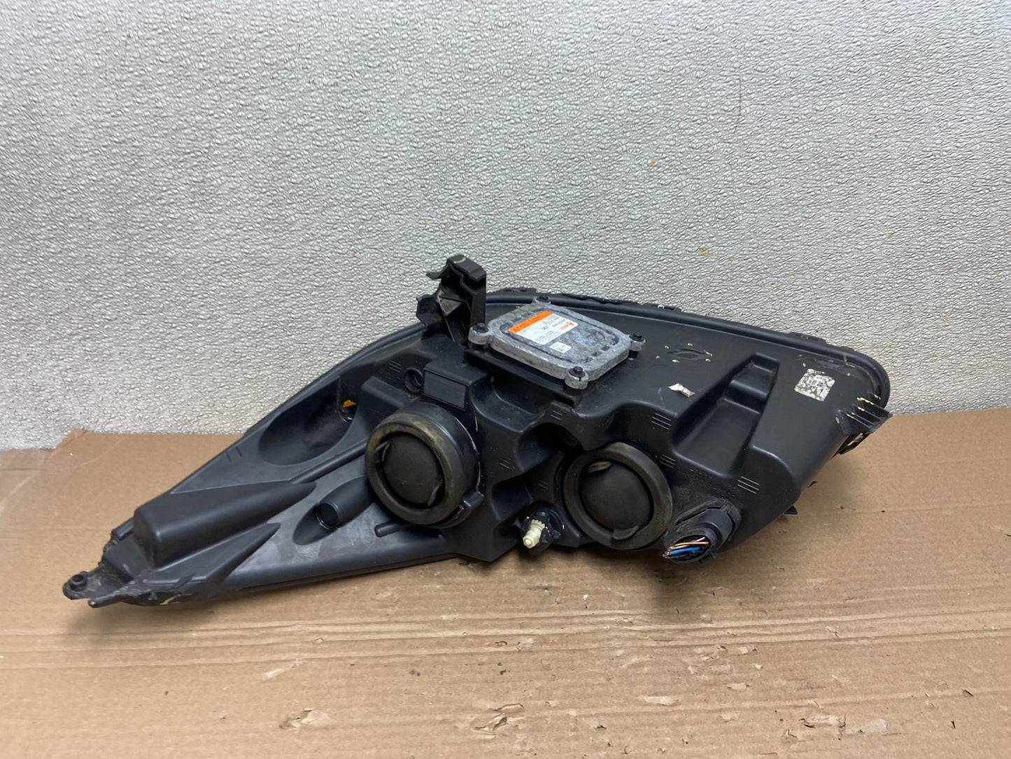 2013 - 2016 Ford Escape Headlight Right Passenger RH Side Xenon HID AB1094 DW15