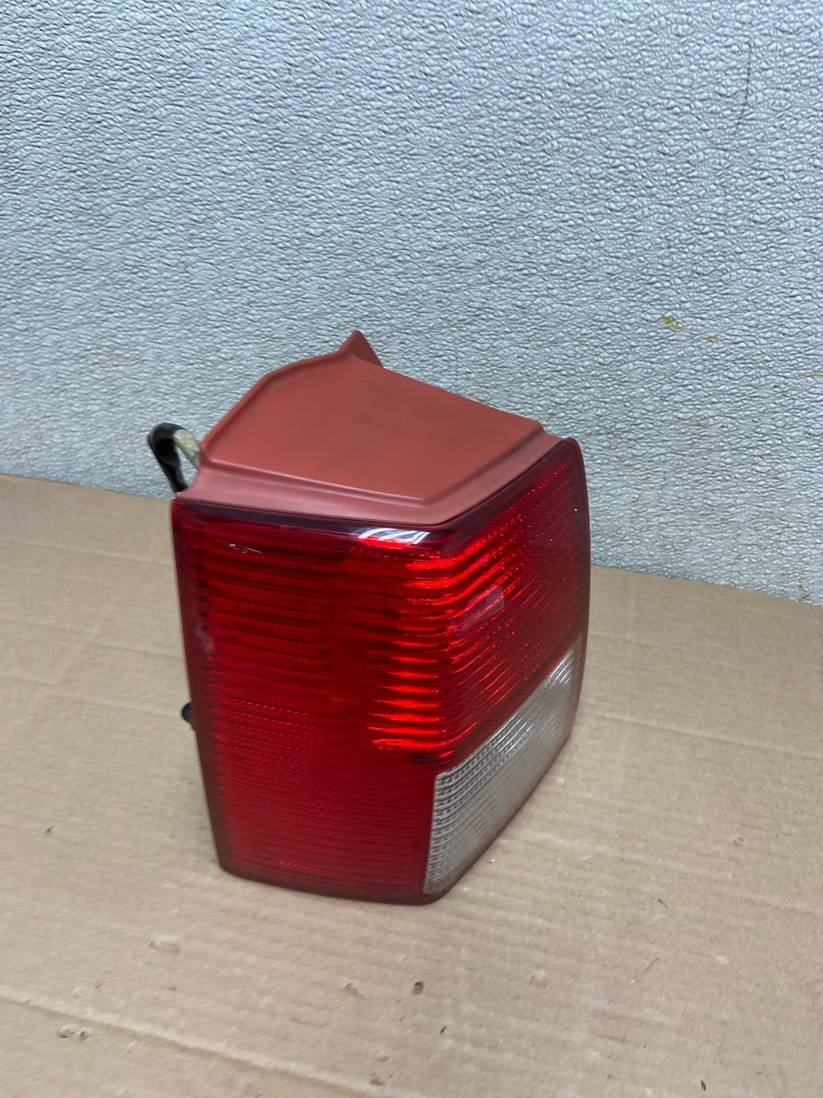 2004-2005 Mitsubishi Endeavor Left Driver LH Tail Light Oem AA8667 LK2