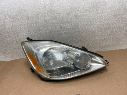 2004-2005 Toyota Sienna Right Passenger Halogen Headlight OEM X9190 DW0