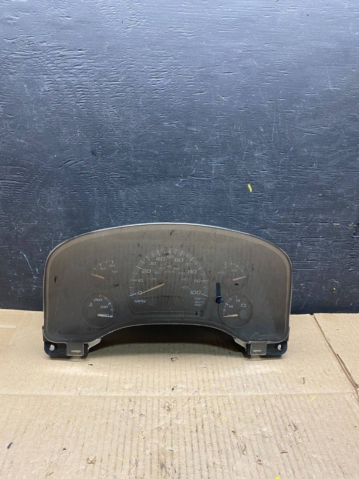 2004 to 2007 Chevrolet Express Speedometer Cluster Gauge L6768 DG10