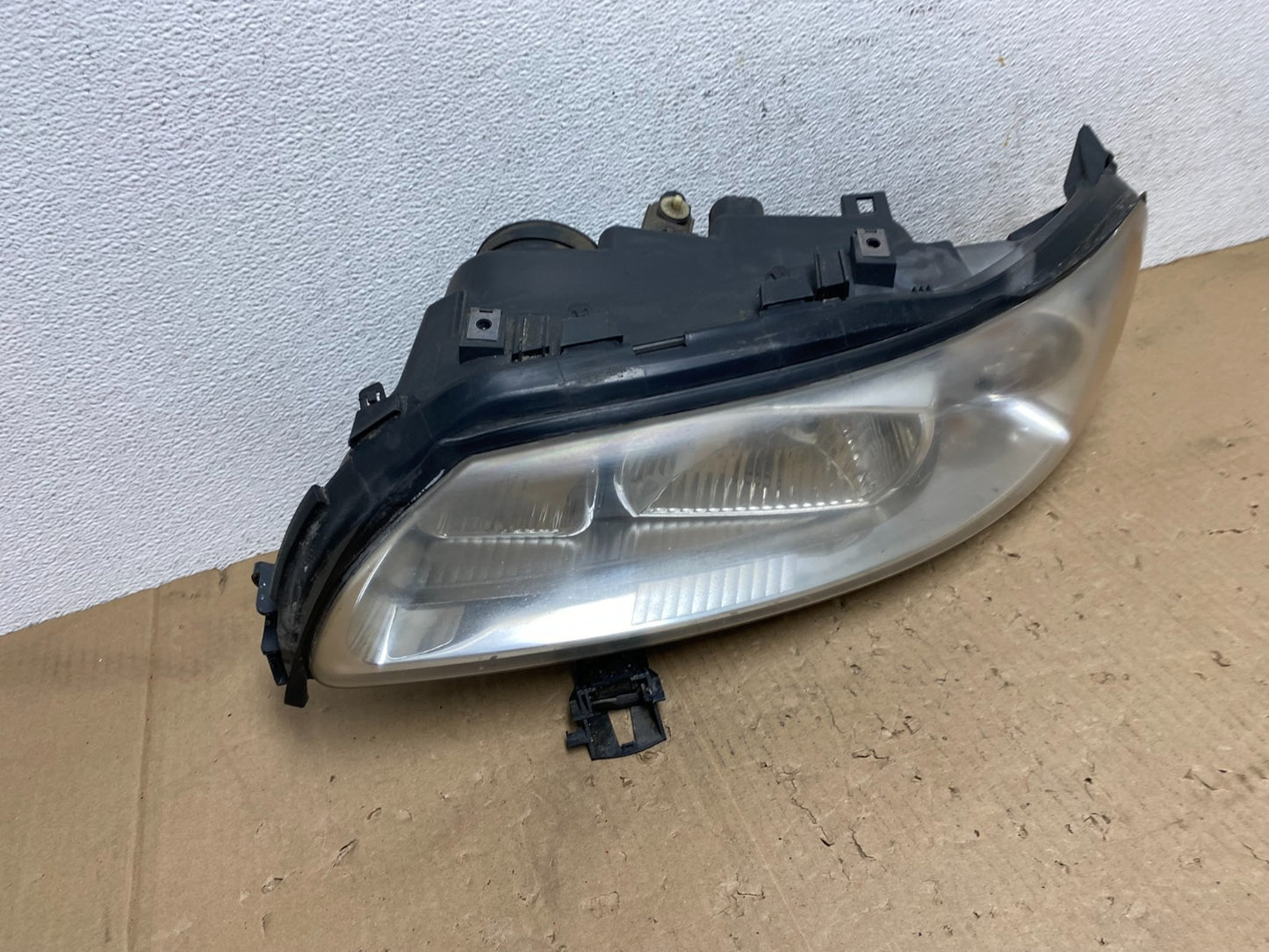 2005 to 2009 Volvo S60 Left Halogen Driver Side Headlight AE9247 DW2