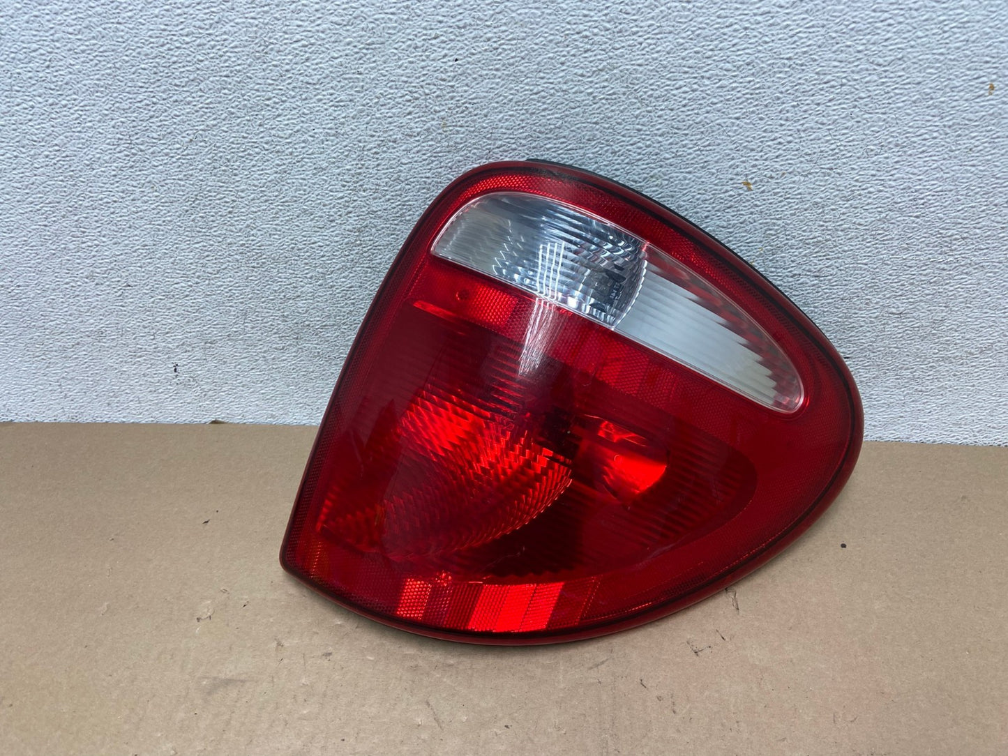 2004 - 2007 Dodge Grand Caravan Right Passenger Side Tail Light AG4622 LK0