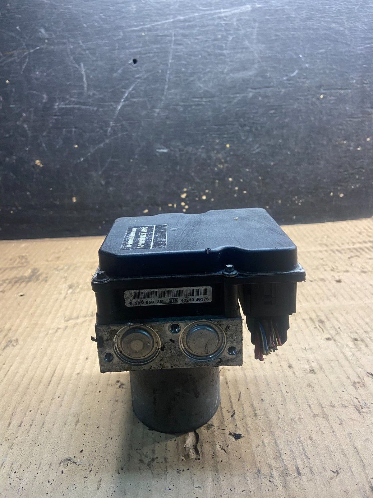 2004 to 2005 BMW 525i ABS Anti-Lock Brake Pump 6758743 Y4295 DG1