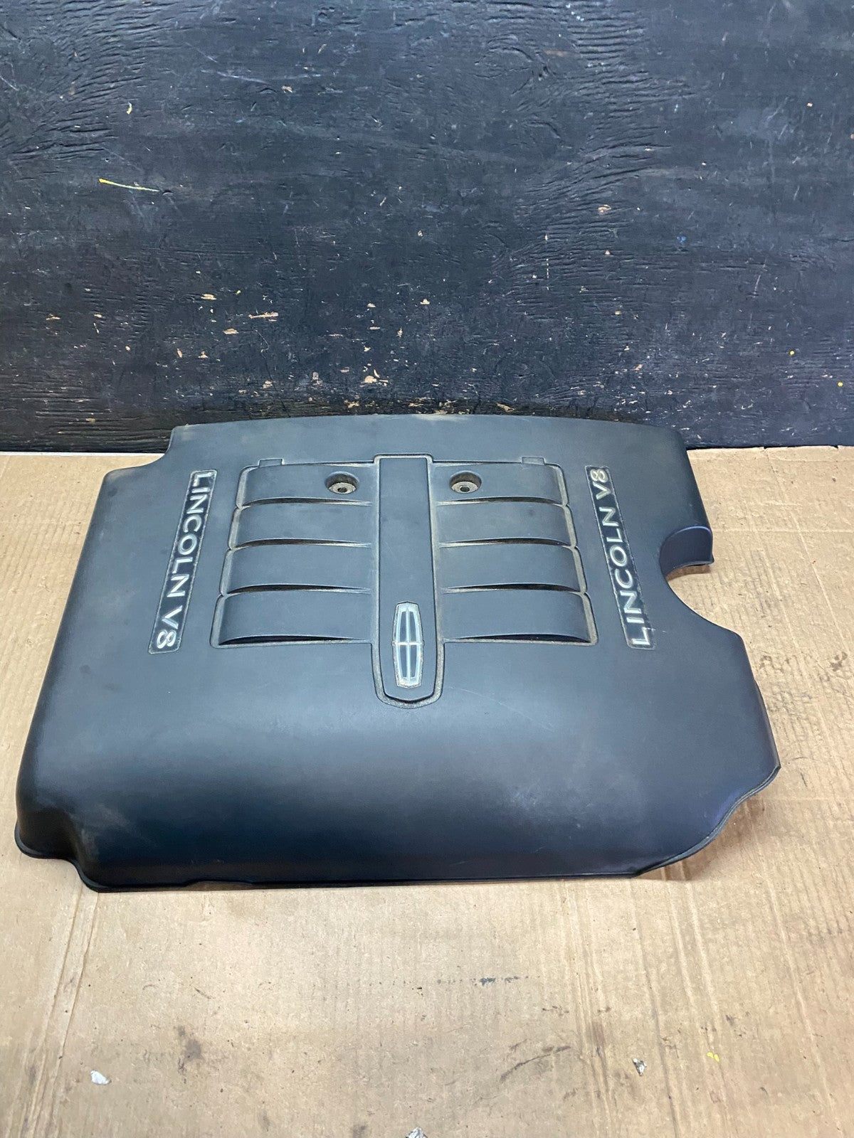 2002 to 2004  Lincoln Navigator 5.4L V8 Engine Motor Cover t4044 DG0