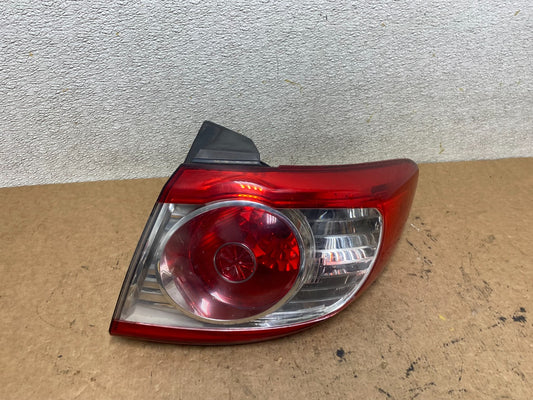 2010 to 2012 Hyundai Santa Fe Right Passenger RH Tail Light OEM S7639 DW0