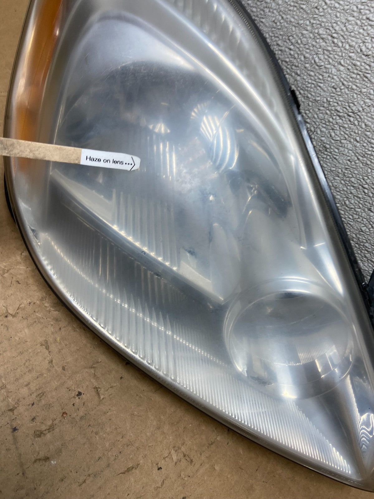 2004-2005 Toyota Sienna Driver Right Passenger Halogen Headlight OEM Z7672 PS3