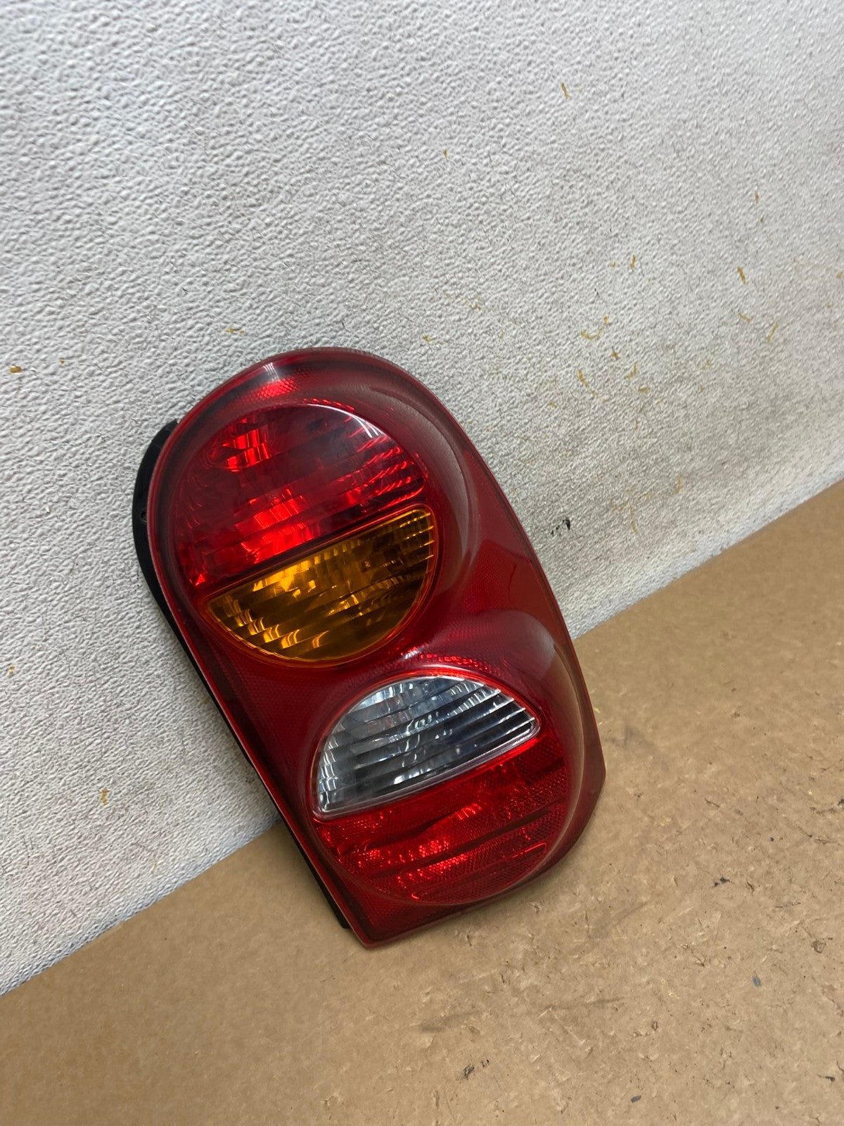 2002 2003 2004 Jeep Liberty Right Passenger Rh Side Tail Light AI3623 LK2